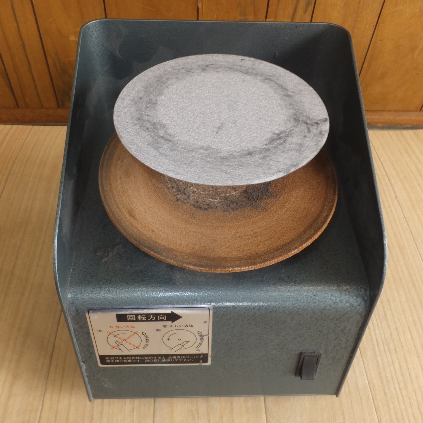 [送料無料] ★三木章 MIKISYO NEWモーターシャープナー 電気刃物研ぎ機 ヘルパー付　AC100V 50/60Hz★