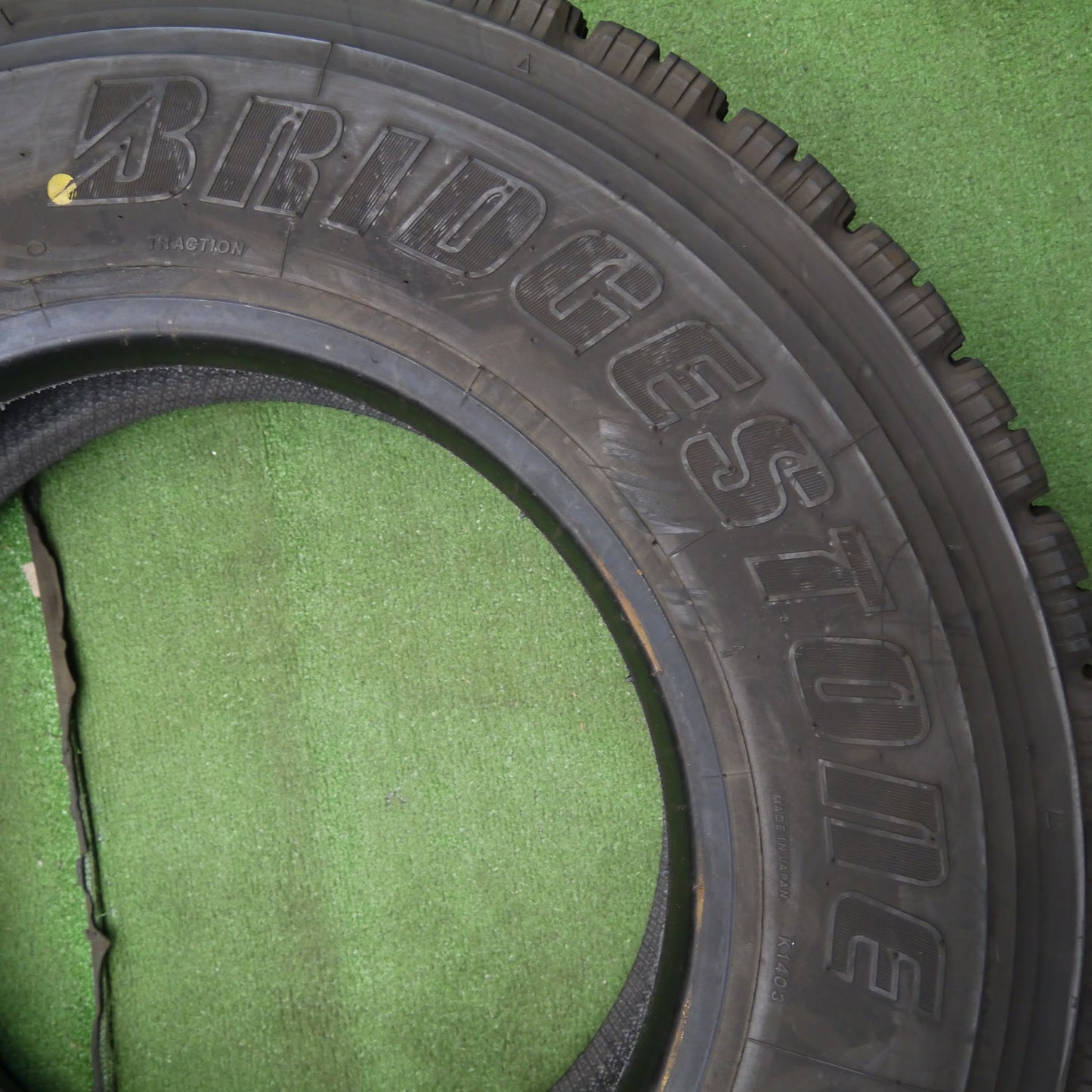 [送料無料]バリ溝！22年！9分★トラック タイヤ 225/80R17.5 123/122L スタッドレス ブリヂストン W910 17.5インチ★3041108クスタ