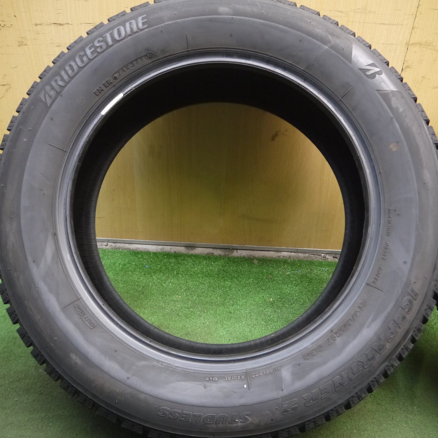 *送料無料*バリ溝！9.5分以上★スタッドレス 215/60R17 ブリヂストン アイスパートナー2 タイヤ 17インチ アルファード ヴェルファイア等★4010507Hスタ