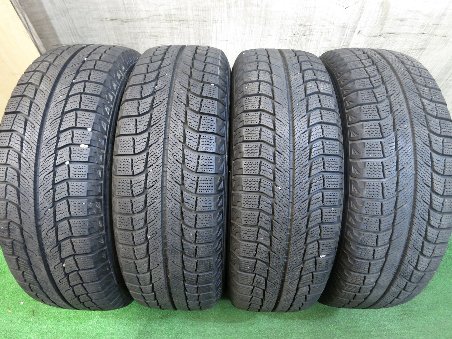 [送料無料]バリ溝！キレイ！9.5分以上★日産 エルグランド 純正 215/65R16 スタッドレス ミシュラン X-ICE XI2 16インチ PCD114.3/5H★2110904Hス