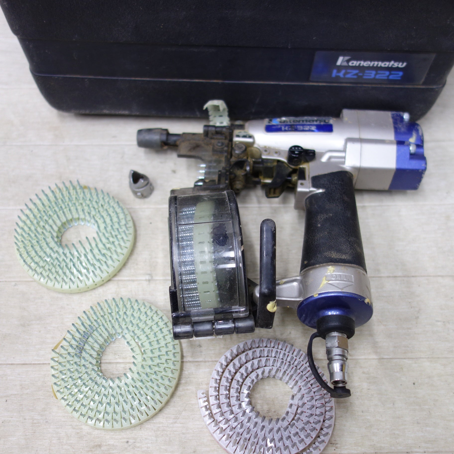 送料無料] ◇Kanematsu 兼松 カネマツ 釘打機 KZ-322 常圧 エアー