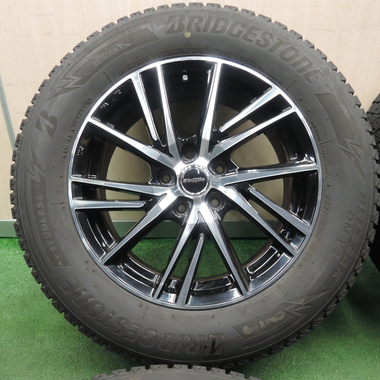 *送料無料* 4本価格！21年★スタッドレス 225/65R17 ブリヂストン ブリザック DM-V3 Laffite ラフィット 17インチ PCD114.3/5H★4021304TNス