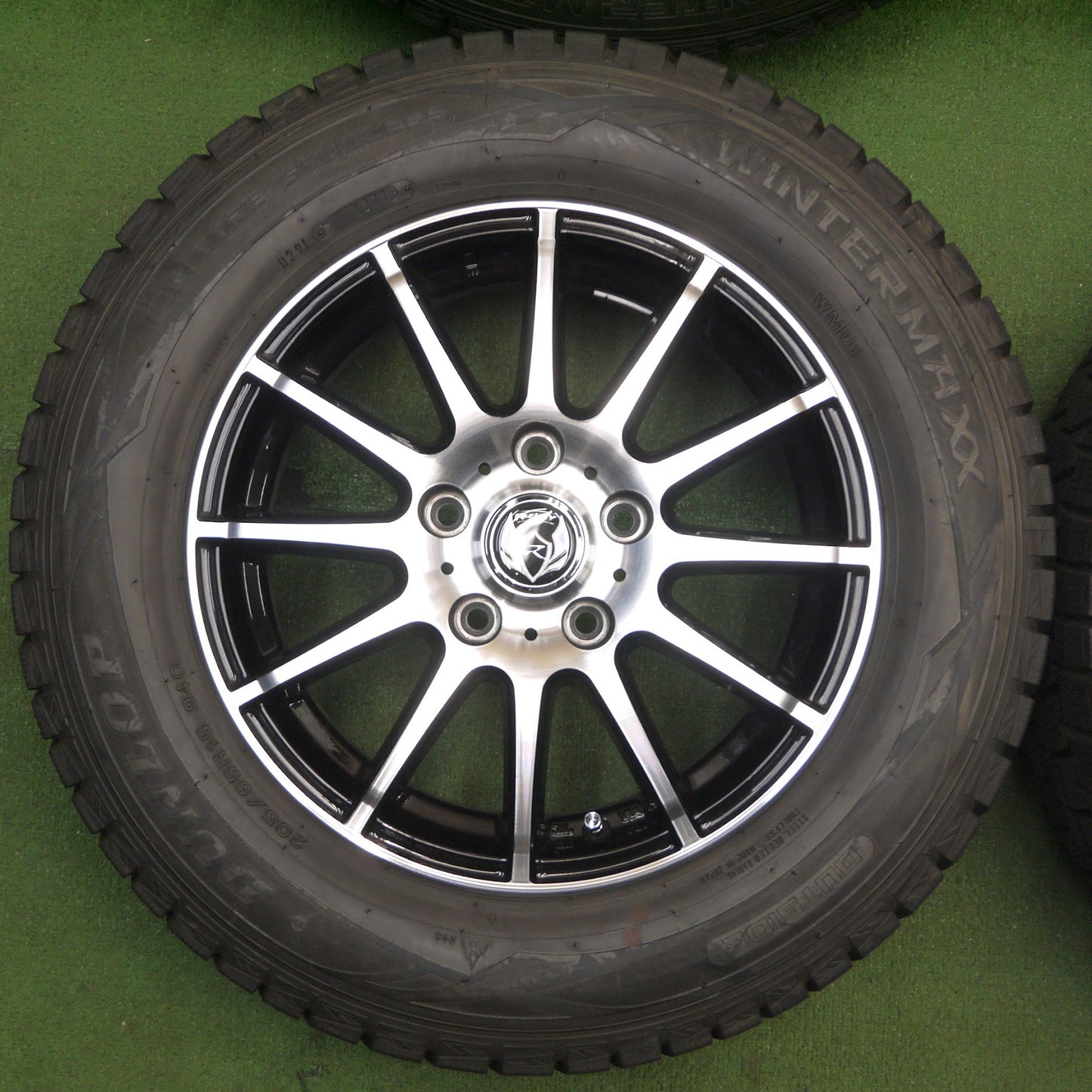 [送料無料]バリ溝！キレイ！9.5分以上★スタッドレス 205/65R15 ダンロップ ウインターマックス WM01 RiZLEY ライツレー 15インチ PCD114.3/5H★3071804KKス