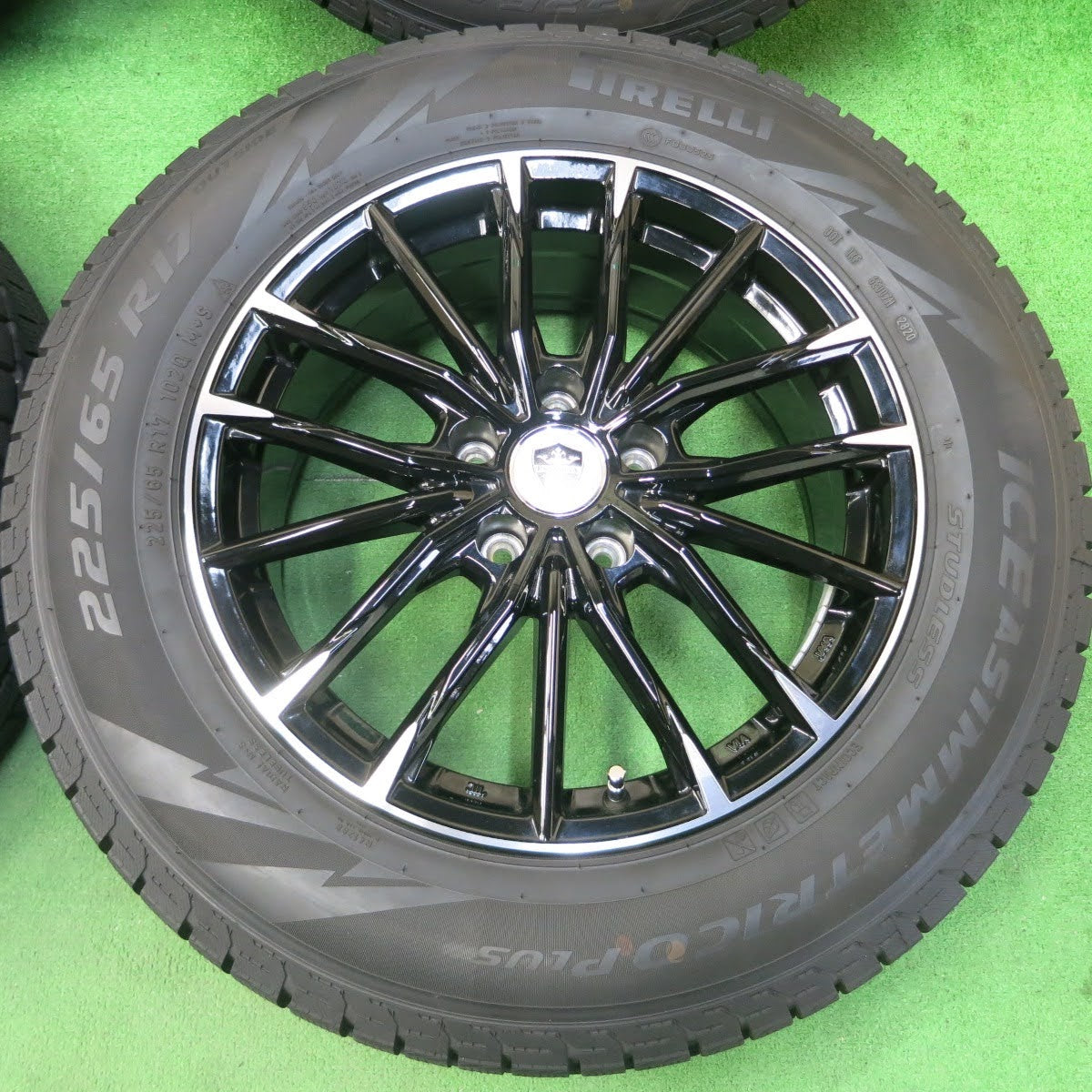 [送料無料]バリ溝！20年！キレイ！9.5分★Lehrmeister ESTROSA DF-10 225/65R17 スタッドレス ピレリ アイスアシンメトリコ プラス PCD114.3/5H★3061302イス