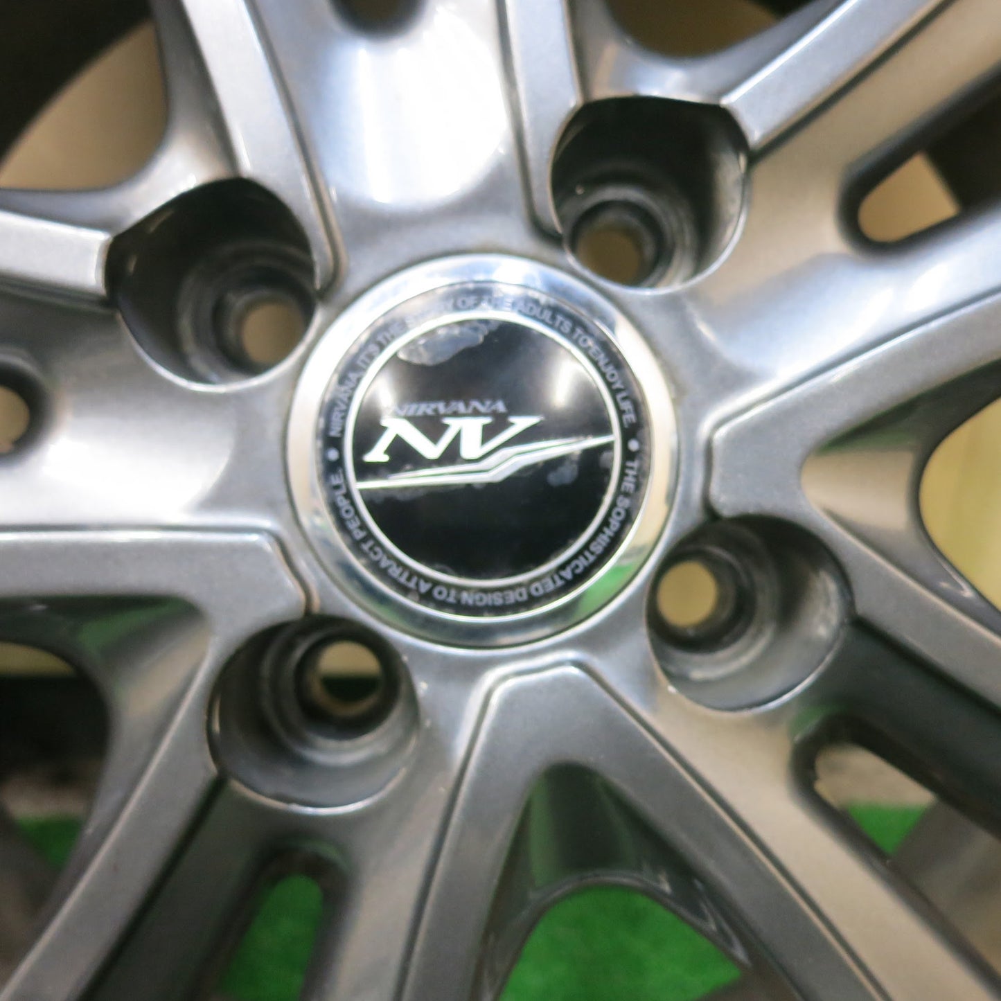 [送料無料]バリ溝！22年！9.5分以上★スタッドレス 175/65R15 ミシュラン X-ICE SNOW NIRVANA NV ニルバーナ ニルヴァーナ 15インチ PCD100/4H★3042502ヒス