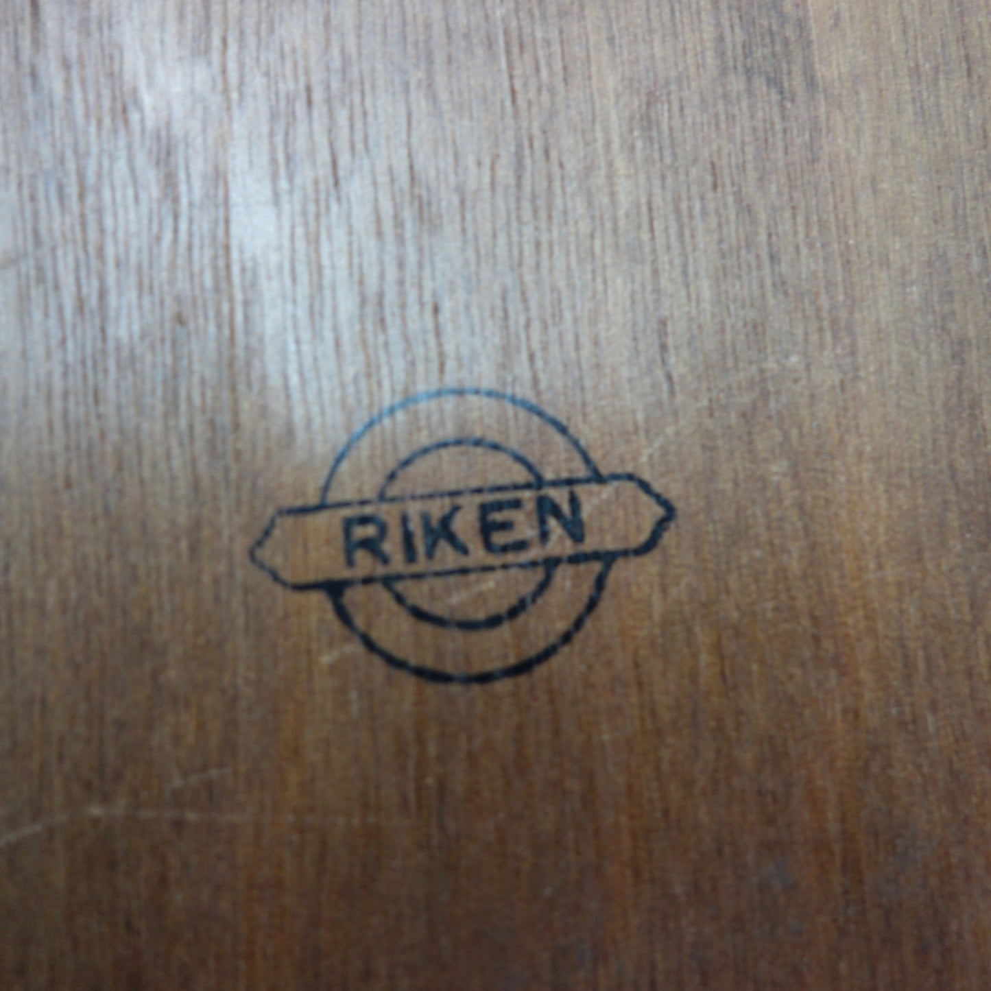 [送料無料] ☆理研計測器製作所 RIKEN 焼入 台付 直角定規 61087 JIS 1級 400mm 大工 道具 計測 DIY 定規 ケース付き☆