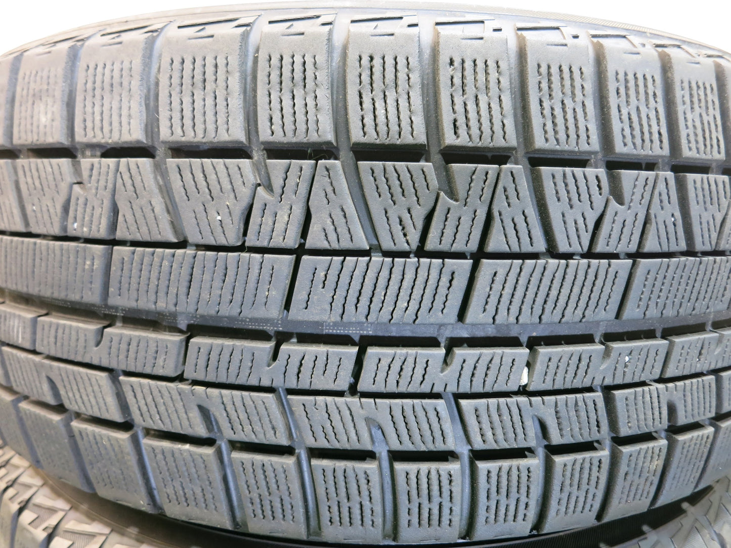 [送料無料]バリ溝！9.5分★スタッドレス 215/50R17 ヨコハマ アイスガード iG50 プラス タイヤ 17インチ レヴォーグ プリウスα アテンザ 等★2061005Hスタ