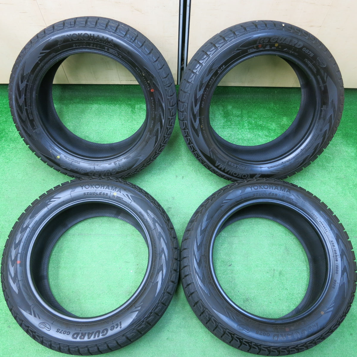 *送料無料*バリ溝！22年！ほぼ10分★スタッドレス 235/55R18 ヨコハマ アイスガード G075 タイヤ 18インチ RAV4 ヴァンガード ハリアー 等★3120914イスタ