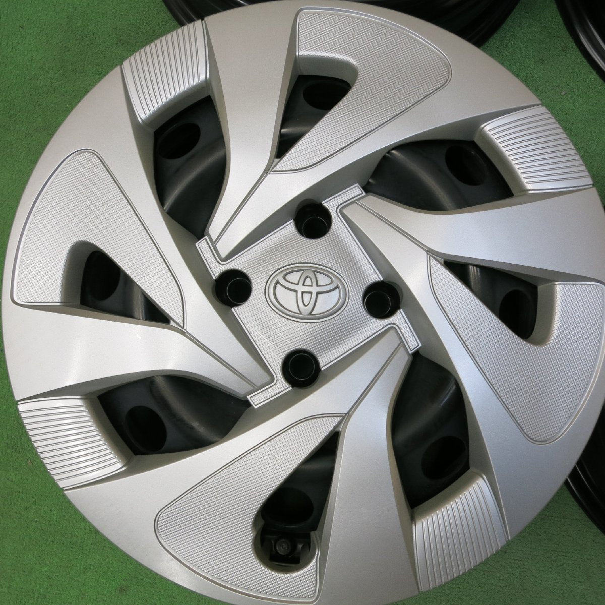 [送料無料]キレイ★トヨタ アクア 純正 スチール ホイール 15インチ 15×5.5J PCD100/4H★3080902ヒホ