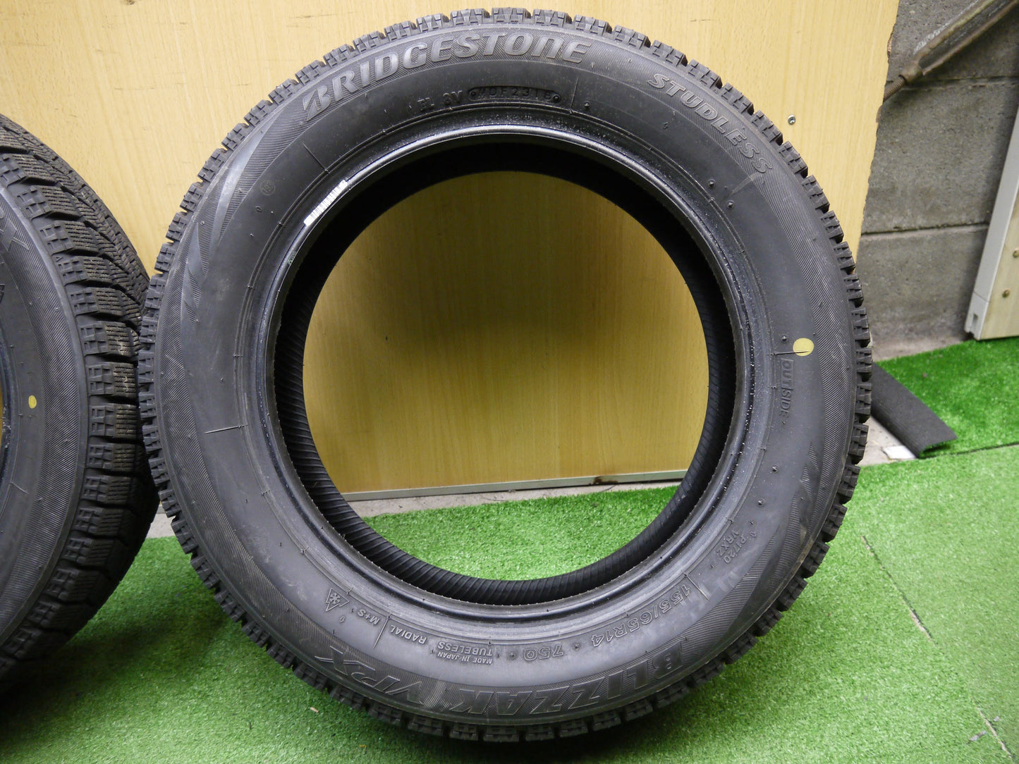 [送料無料]バリ溝！18年！9.5分以上★スタッドレス 155/65R14 ブリヂストン ブリザック VRX タイヤ 14インチ タント ムーブ ワゴンR N-BOX 等★2021503ヤスタ