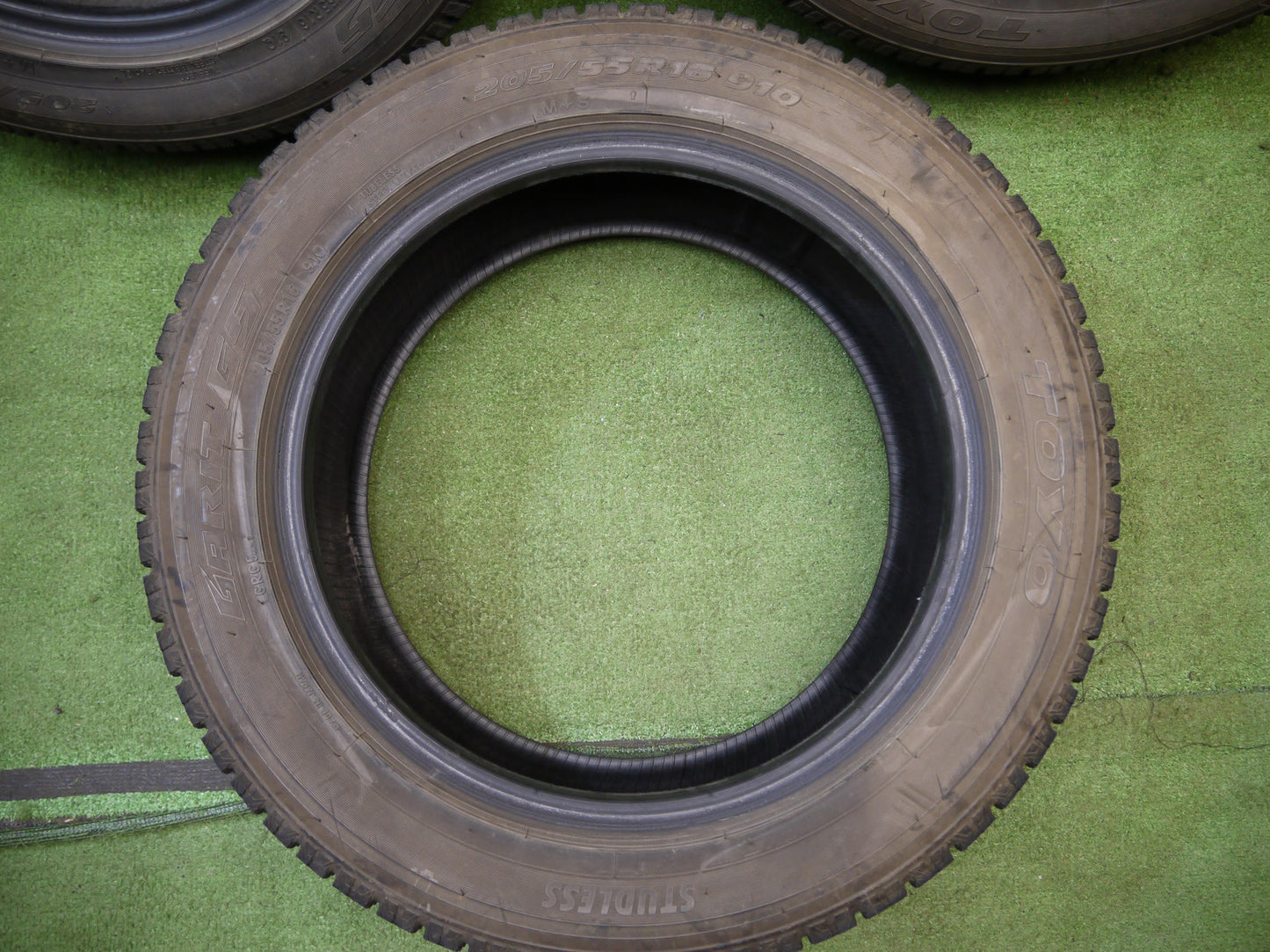 [送料無料]バリ溝！19年！9.5分★スタッドレス 205/55R16 トーヨー ガリット G5 タイヤ 16インチ ノア ヴォクシー レガシィ インプレッサ 等★2050306クスタ