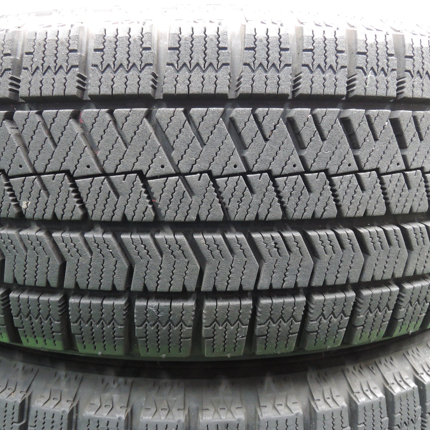 *送料無料*バリ溝！19年！キレイ！9.5分★ダイハツ ロッキー 純正 195/60R17 スタッドレス ブリヂストン ブリザック VRX2 17インチ PCD100/4H★3111706NJス