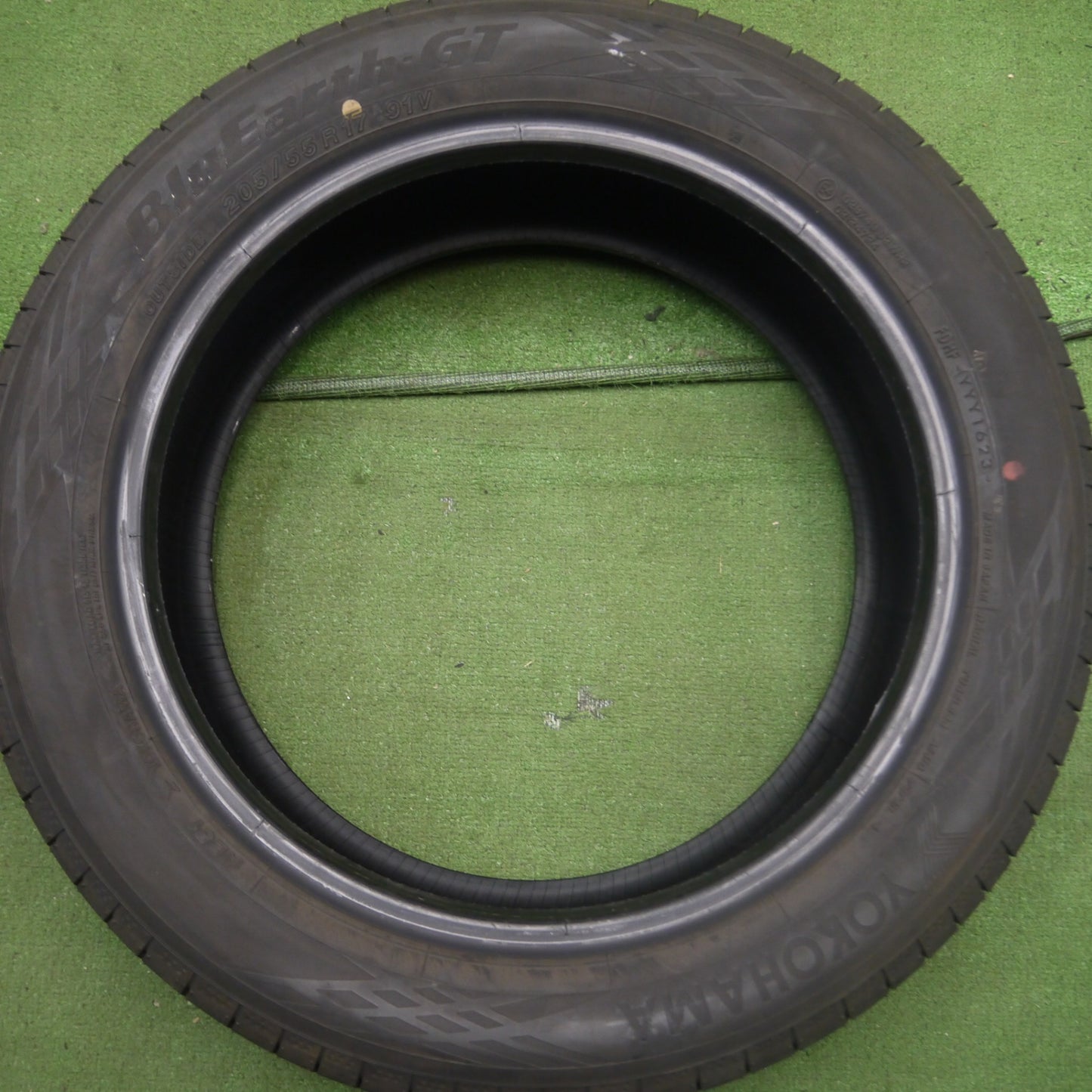 *送料無料* 新車外し！23年★205/55R17 ヨコハマ BluEarth-GT AE51 タイヤ ブルーアース 17インチ ノア ヴォクシー 等★4021909Hノタ