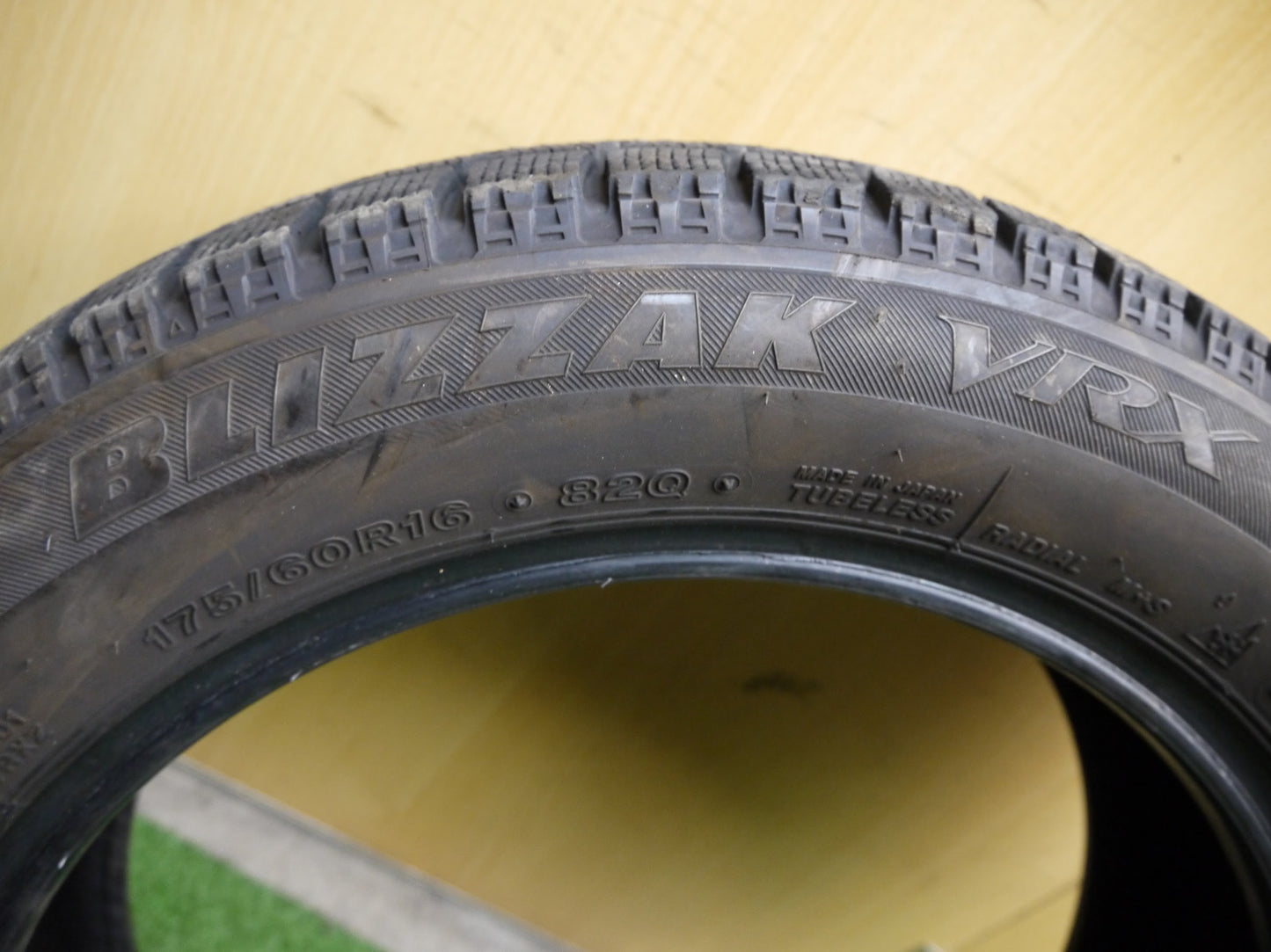 [送料無料]バリ溝！18年！8.5分★スタッドレス 175/60R16 ブリヂストン ブリザック VRX タイヤ 16インチ アクア デミオ ヤリス ラクティス 等★2020410ヤスタ