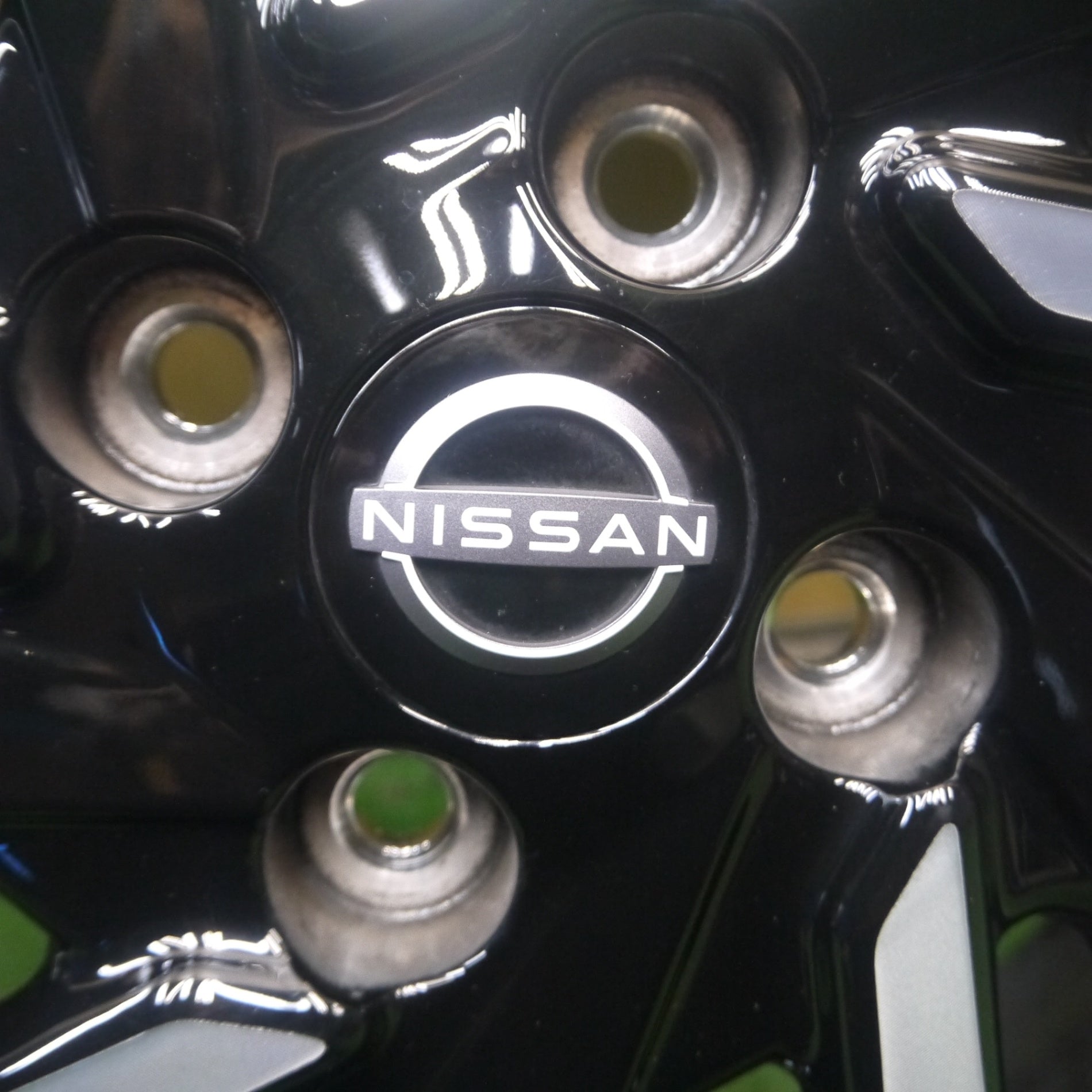 送料無料* バリ溝！22年！キレイ！9.5分☆日産 E13 ノート 純正 185