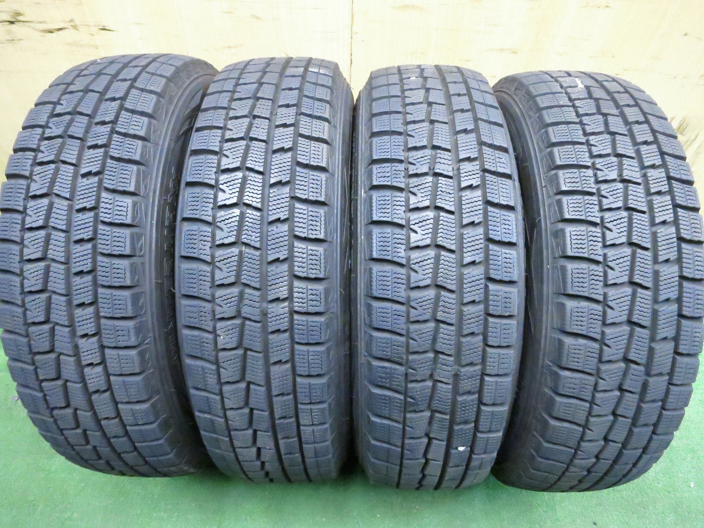 [送料無料]バリ溝！19年！キレイ！9.5分以上★スタッドレス 165/70R14 ダンロップ ウインターマックス WM01 JOKER ジョーカー 14インチ PCD100/4H★3011602Hス