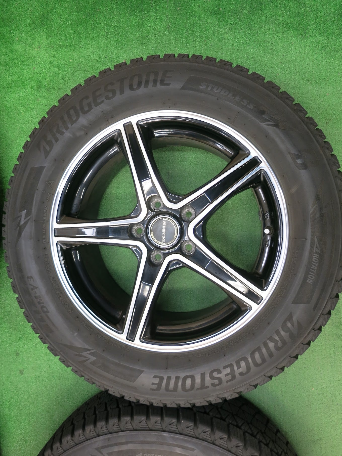 [送料無料]バリ溝！19年！キレイ！8.5分★スタッドレス 225/65R17 ブリヂストン ブリザック DM-V3 BALMINUM バルミナ 17インチ PCD114.3/5H★3020105ヒス