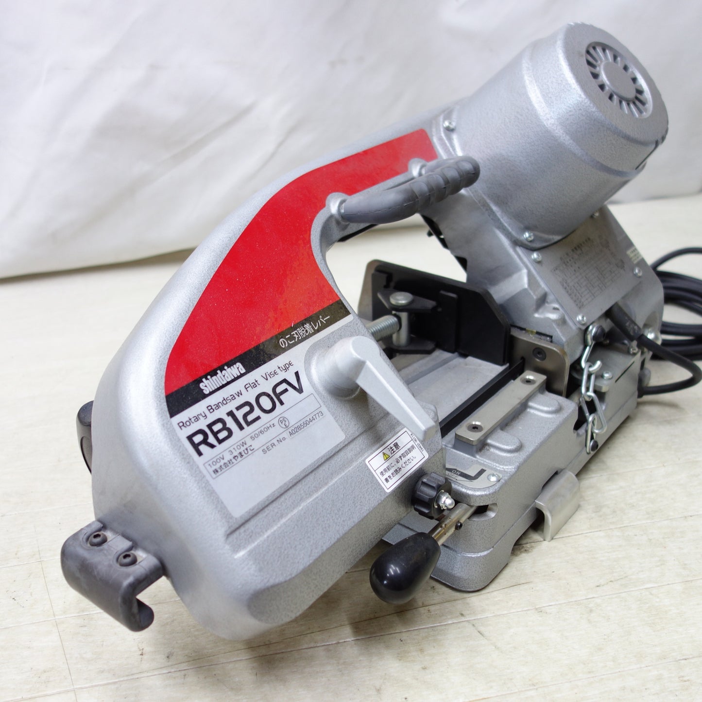 [送料無料] キレイ◆shindaiwa 新ダイワ ロータリーバンドソー RB120FV 帯鋸切断機 平バイスタイプ 電動工具 100V◆