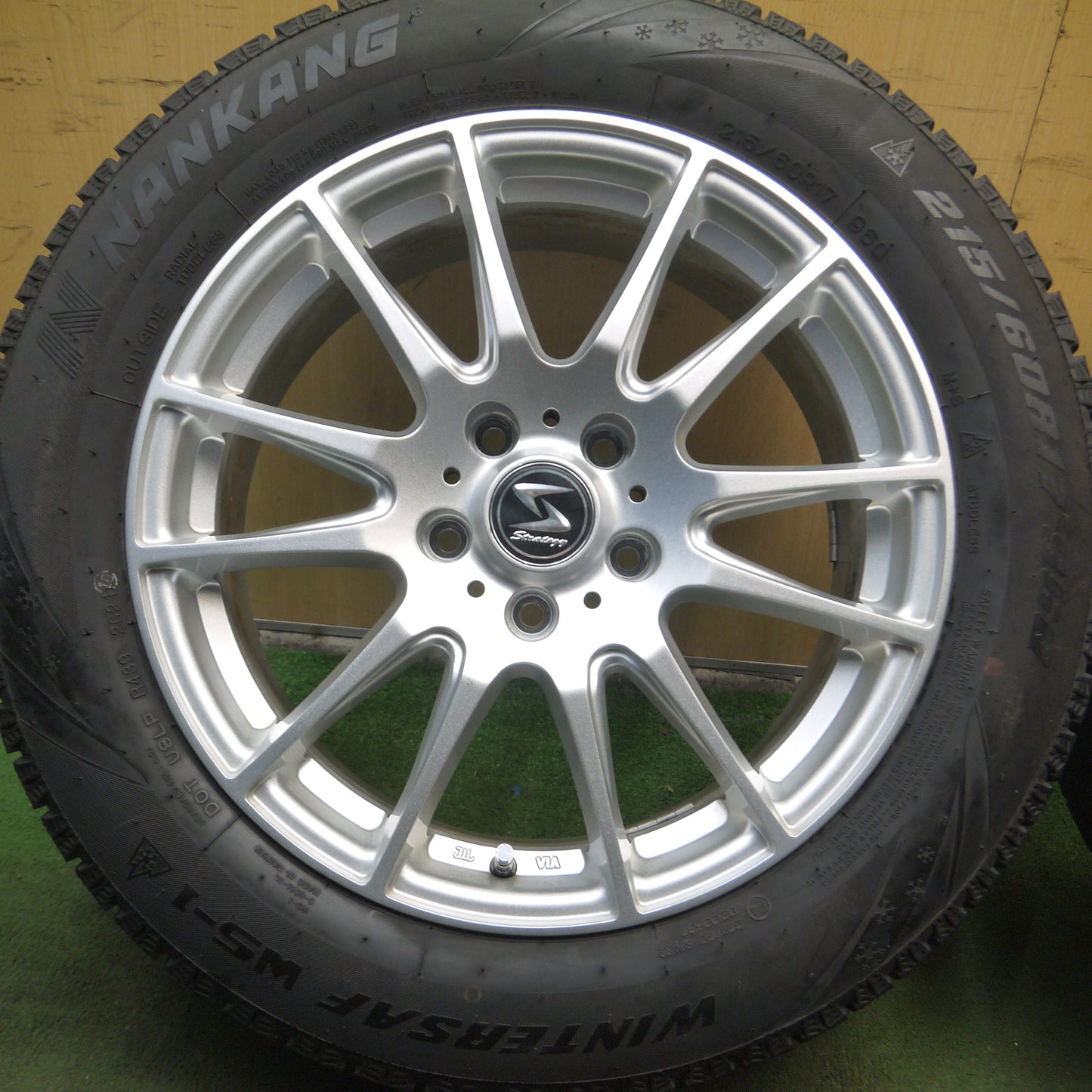 *送料無料*バリ溝！21年！キレイ！9.5分★スタッドレス 215/60R17 ナンカン WINTERSAF WS-1 Strategy ストラテジー 17インチ PCD114.3/5H★4011708Hス