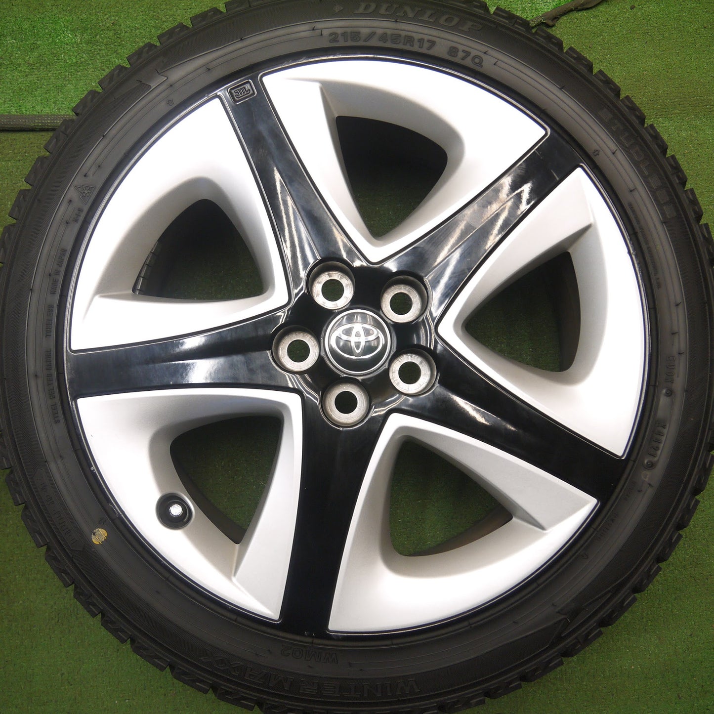 [送料無料]バリ溝！21年！ほぼ10分★トヨタ 50系 プリウス ツーリング 純正 215/45R17 スタッドレス ダンロップ ウインターマックス WM02 PCD100/5H★3080805Hス