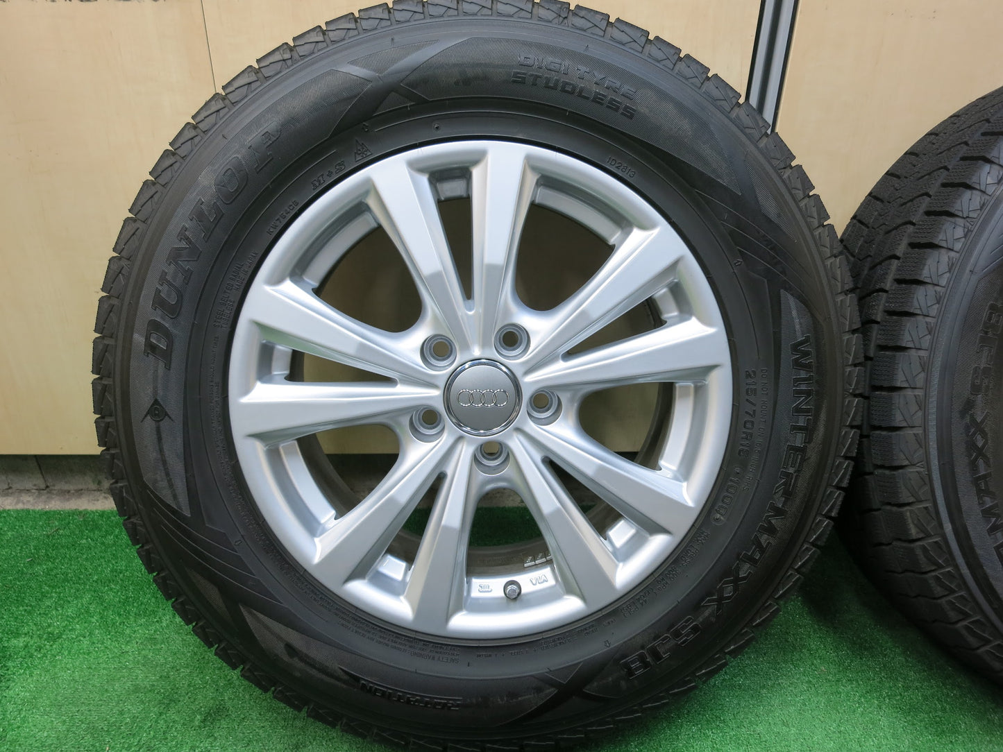 [送料無料]超バリ溝！20年！キレイ！ほぼ10分★アウディ 等 215/70R16 スタッドレス ダンロップ ウインターマックス SJ8 社外 アルミ PCD112/5H★3020111ヒス
