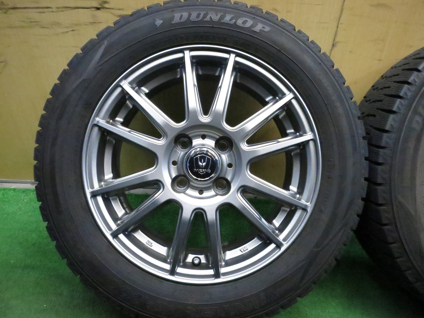 [送料無料]バリ溝！キレイ！9.5分★スタッドレス 175/65R15 ダンロップ ウインターマックス WM02 INVERNO インヴェルノ 15インチ PCD100/4H★3013009Hス