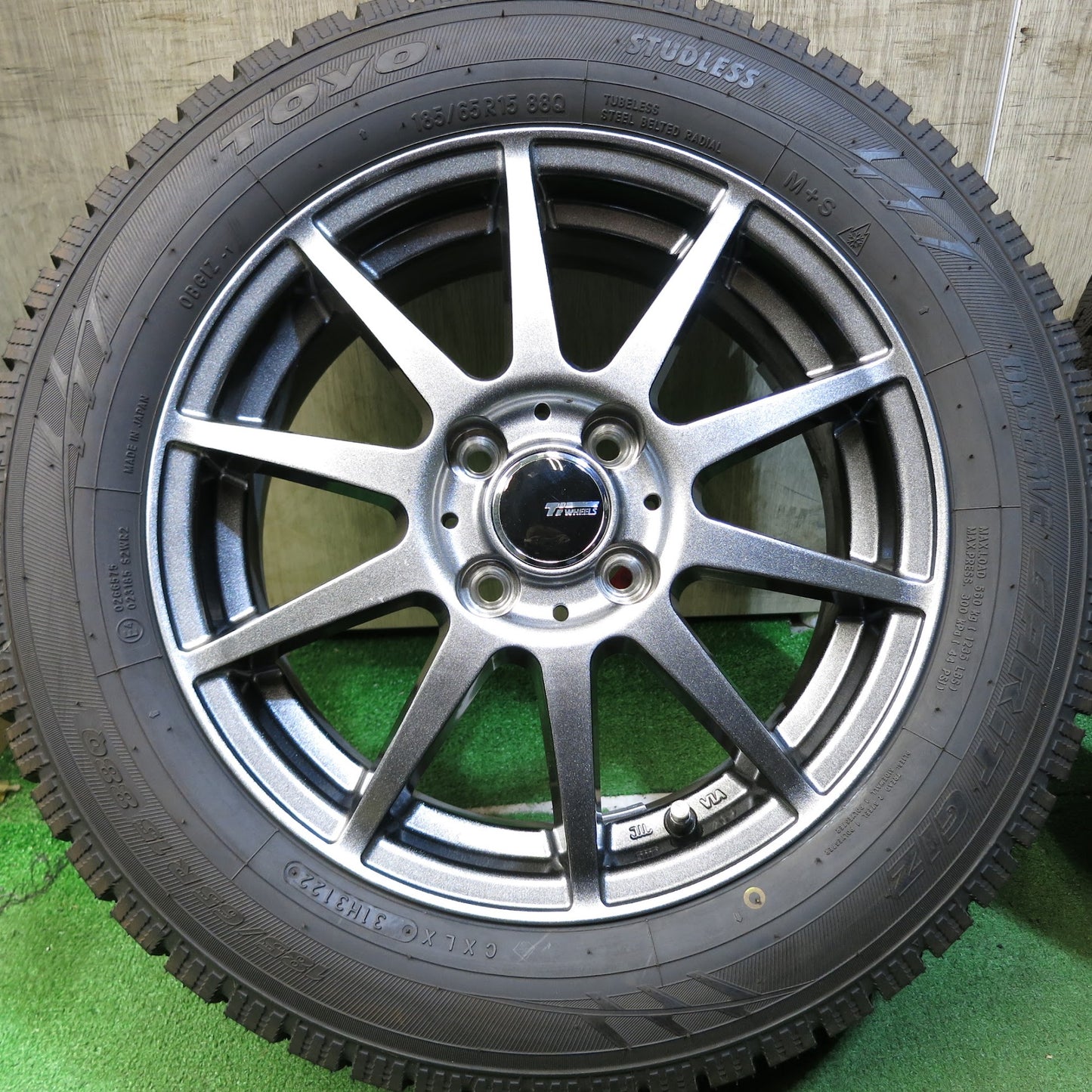 [送料無料]超バリ溝！22年！ほぼ10分★スタッドレス 185/65R15 トーヨー オブザーブ ガリット GIZ Ti WHEELS 15インチ PCD100/4H★3041705Hス