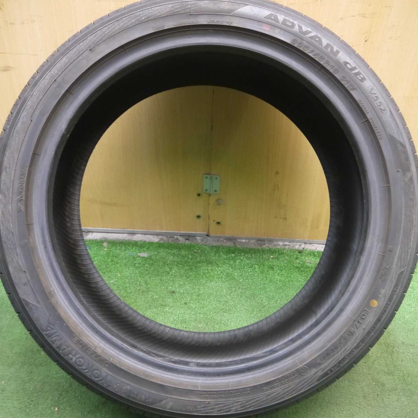 *送料無料* バリ溝！9.5分★225/45R18 ヨコハマ アドバン dB V552 タイヤ 18インチ クラウンアスリート レヴォーグ RX-8等★4030508Hノタ