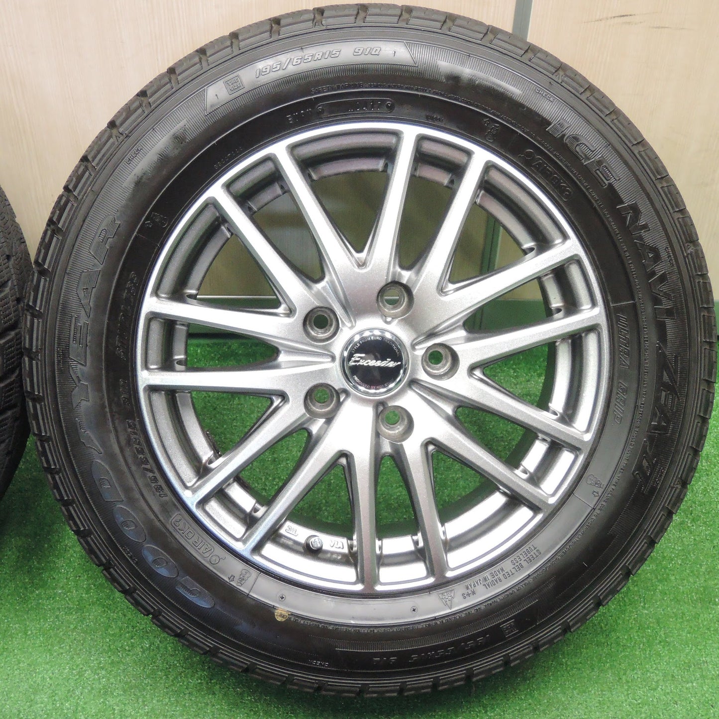 [送料無料]超バリ溝！キレイ！ほぼ10分★スタッドレス 195/65R15 グッドイヤー アイスナビ ZEA2 Exceeder エクシーダー 15インチ PCD114.3/5H★3090901NJス