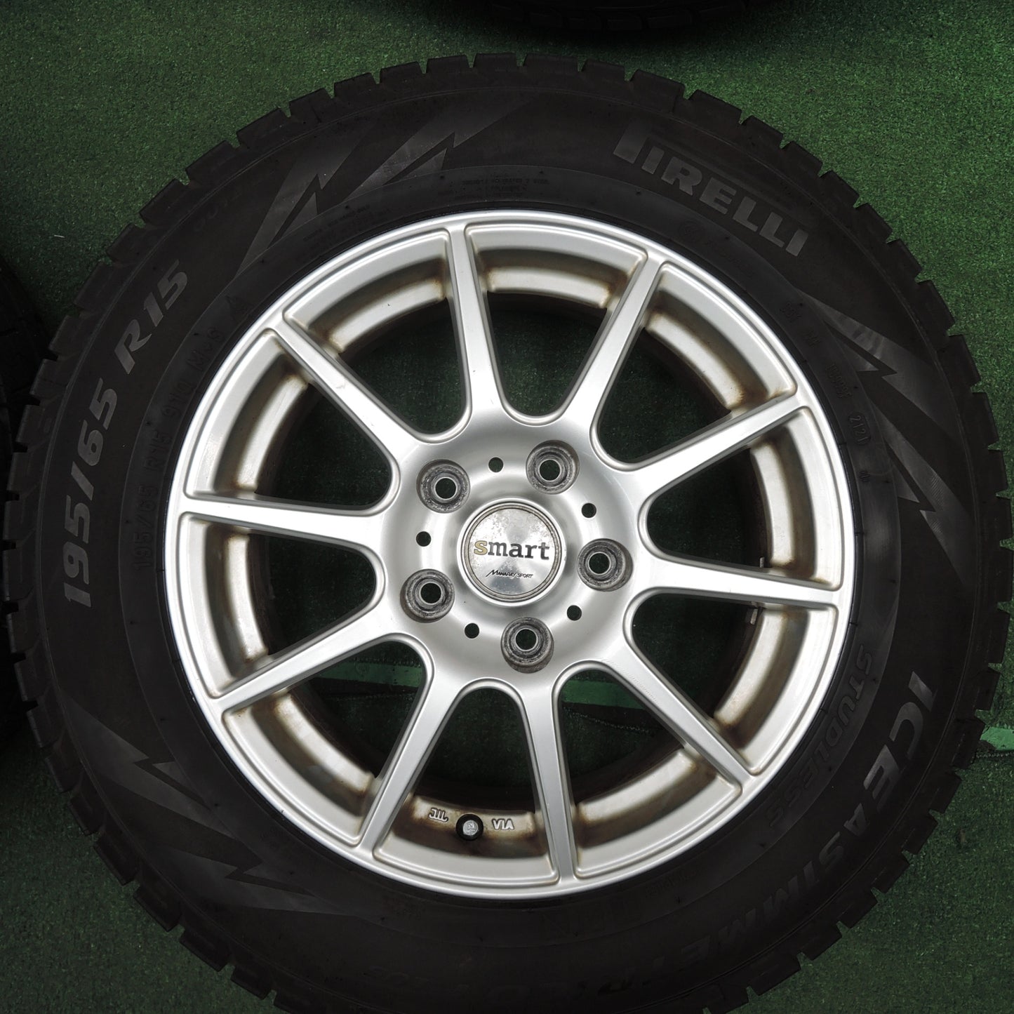 [送料無料] バリ溝！21年！8.5分★スタッドレス 195/65R15 ピレリ アイスアシンメトリコ PLUS MANARAY SPORT SMART 15インチ PCD114.3/5H★4011909TNス