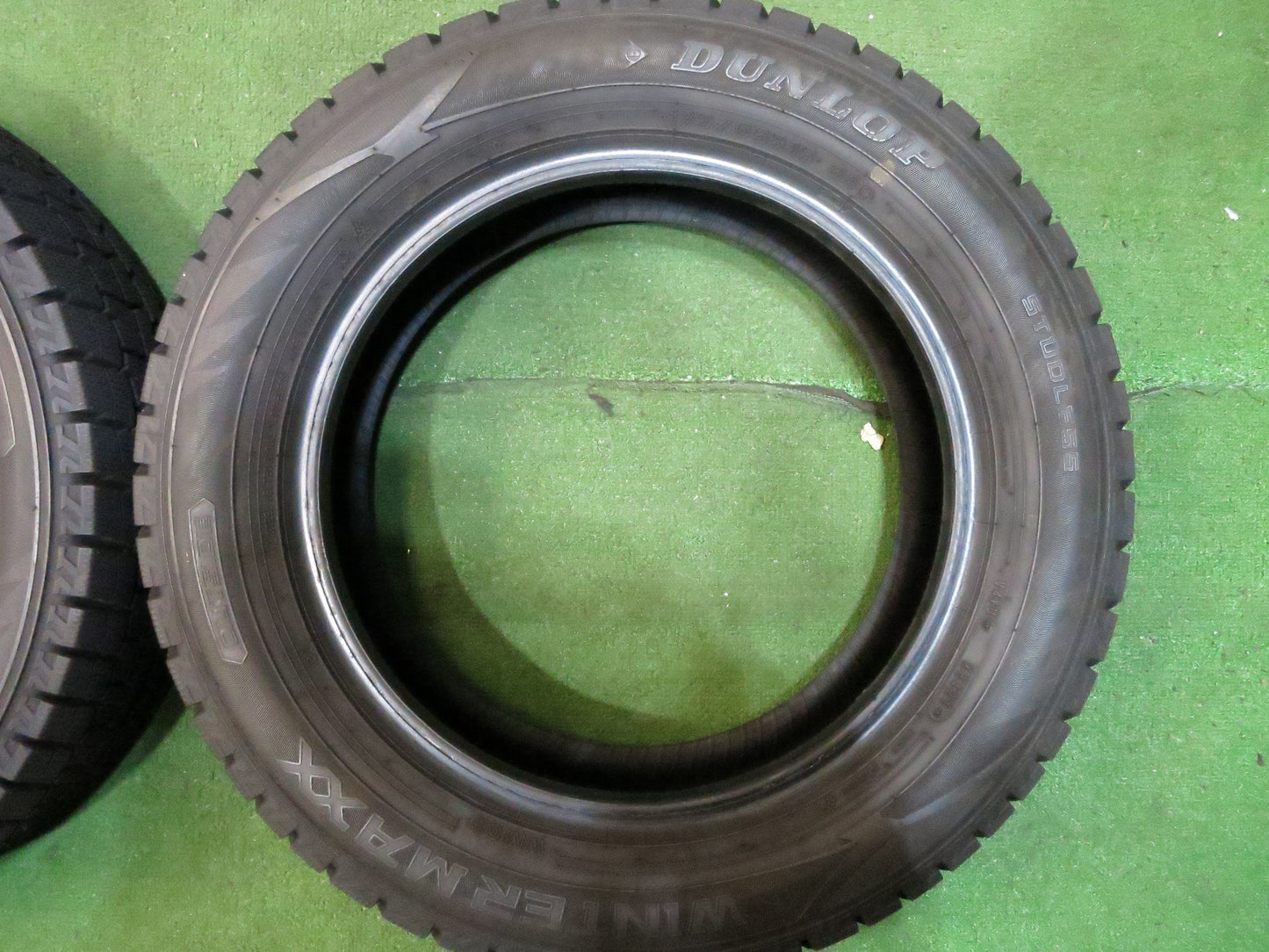 [送料無料]ほぼ未使用！21年★スタッドレス 175/65R15 ダンロップ ウインターマックス WM02 タイヤ 15インチ フィット アクア ヴィッツ キューブ 等★3012705Hスタ