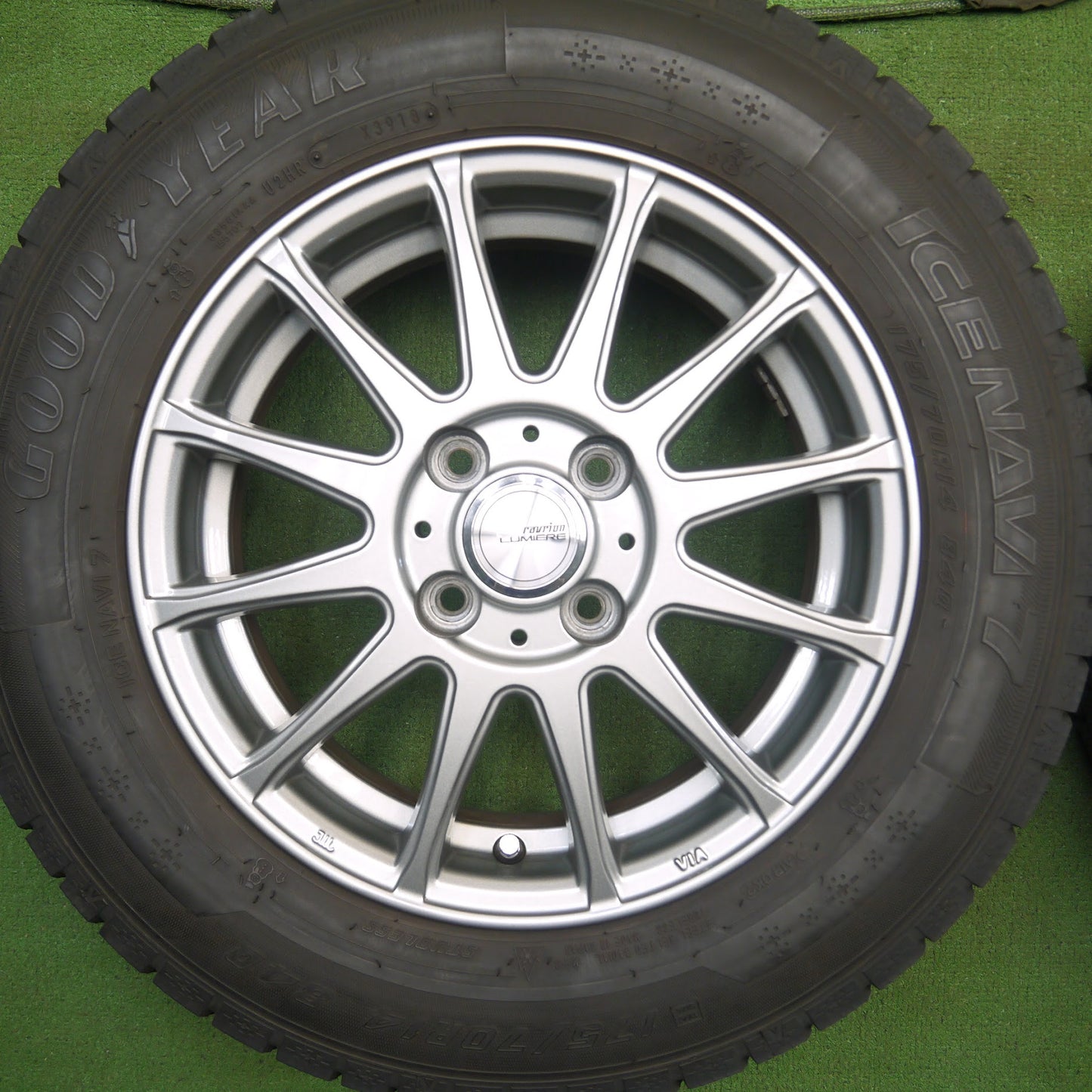 [送料無料]バリ溝！キレイ！8.5分★スタッドレス 175/70R14 グッドイヤー アイスナビ7 ravrion LUMIERE ラブリオン 14インチ PCD100/4H★3062807Hス