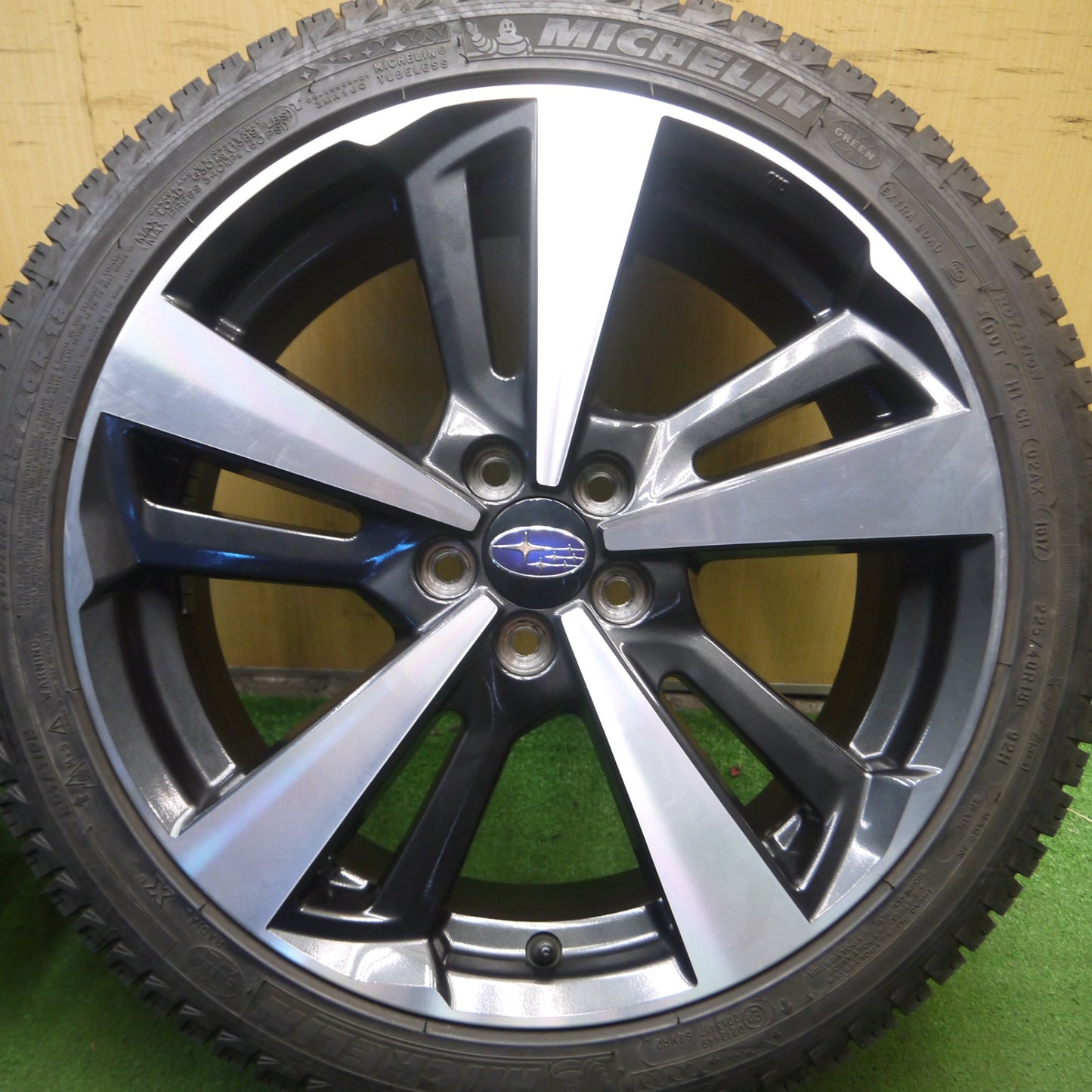 *送料無料* バリ溝！キレイ！9.5分★スバル インプレッサ G4 純正 225/40R18 ミシュラン X-ICE XI3 18インチ PCD100/5H★4022006Hス