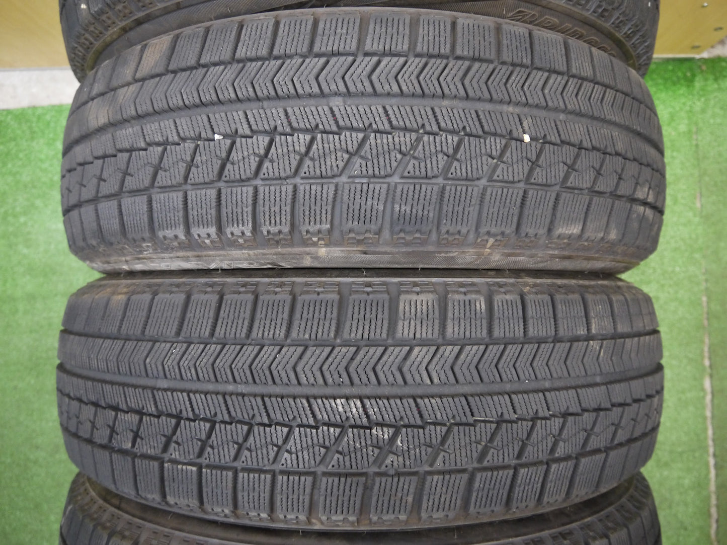 [送料無料]バリ溝！18年！8.5分★スタッドレス 175/60R16 ブリヂストン ブリザック VRX タイヤ 16インチ アクア デミオ ヤリス ラクティス 等★2020410ヤスタ