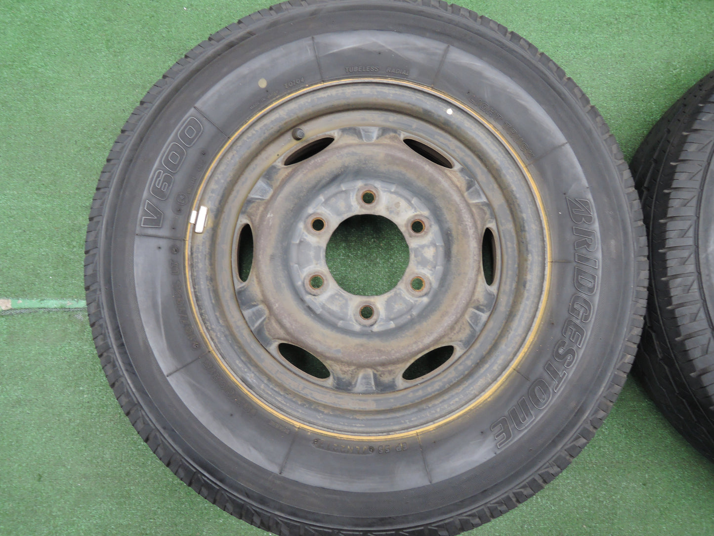 *送料無料*バリ溝！9分★日産 キャラバン 純正 スチール 195/80R15 107/105L ブリヂストン V600 15インチ PCD139.7/6H★3112515HAノ