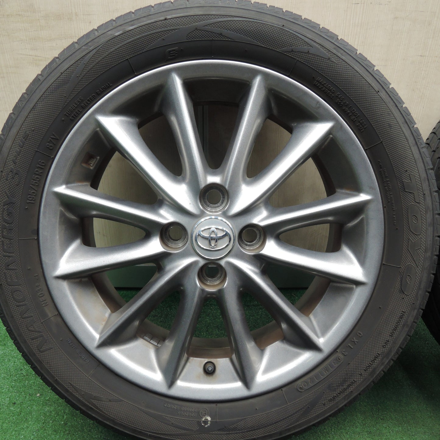 *送料無料* バリ溝！20年！9分★トヨタ カローラ フィールダー 純正 195/55R16 トーヨー ナノエナジー3 プラス PCD100/4H★4022505HAノ