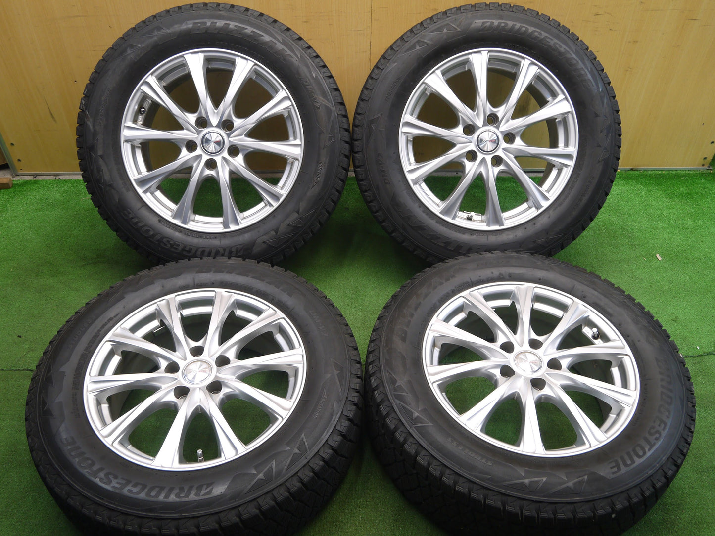 [送料無料]キレイ★スタッドレス 225/65R17 ブリヂストン ブリザック DM-V2 JOKER weds ジョーカー 17インチ PCD114.3/5H★2101903クス