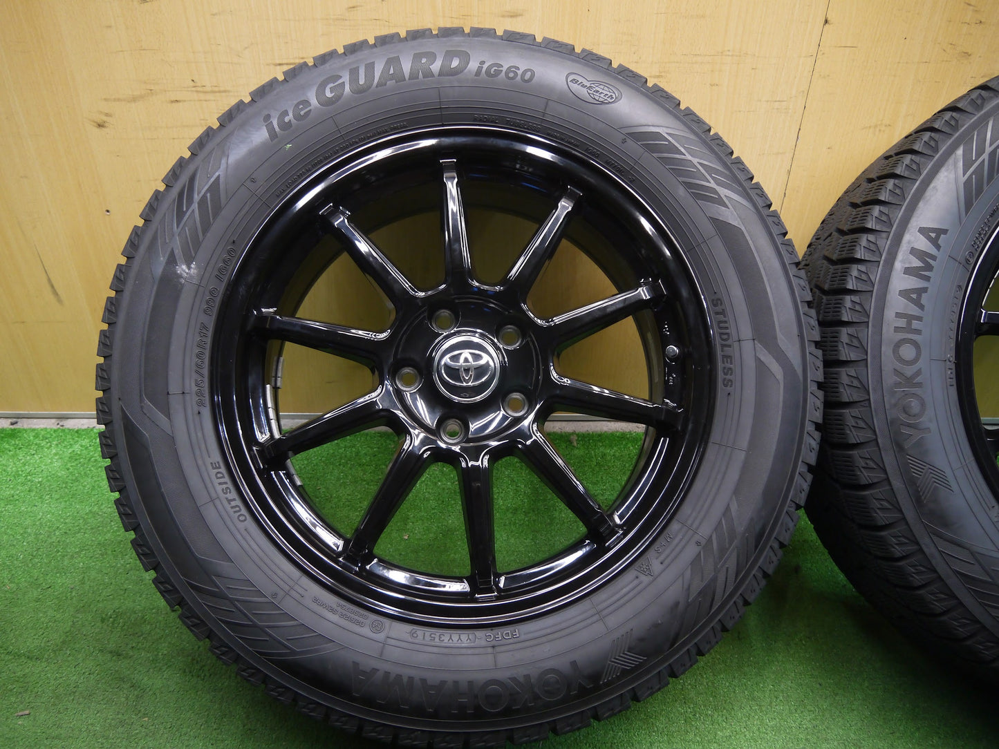[送料無料]バリ溝！19年！キレイ！9.5分★スタッドレス 225/60R17 ヨコハマ アイスガード iG60 社外 アルミ トヨタ 17インチ PCD114.3/5H★2110805アス