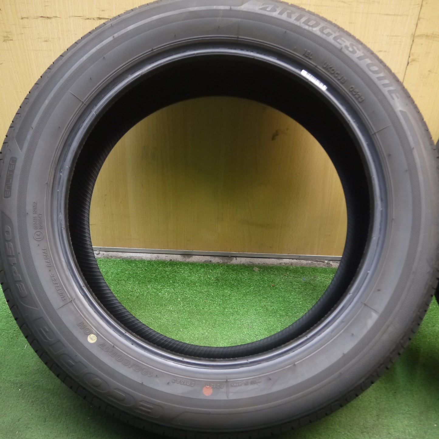 *送料無料*バリ溝！23年！ほぼ10分★195/60R17 ブリヂストン エコピア EP150 タイヤ 17インチ ライズ ロッキー 等★3121903Hノタ