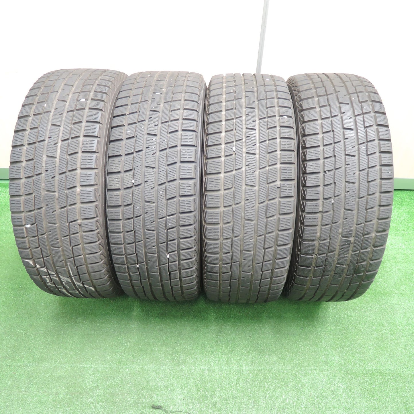 [送料無料]バリ溝！キレイ！9.5分★スタッドレス 215/55R17 ヨコハマ アイスガード iG30 JOKER weds ジョーカー 17インチ PCD100 114.3/5H マルチ★3101905TNス
