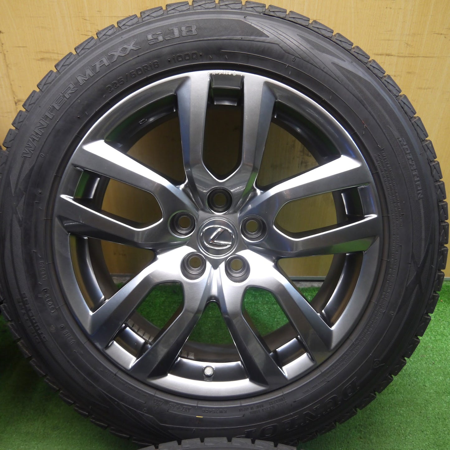 [送料無料]バリ溝！19年！キレイ！9分★レクサス NX バージョンL 純正 225/60R18 スタッドレス ダンロップ ウインターマックス SJ8 PCD114.3/5H★3071701KKス