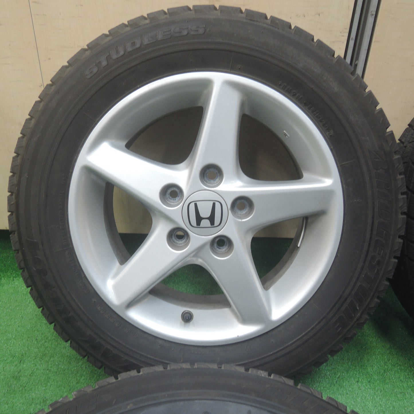 *送料無料*バリ溝！キレイ！9分★ホンダ インテグラ 純正 195/65R15 スタッドレス ブリヂストン ブリザック REVO1 15インチ PCD114.3/5H★3120602SYス