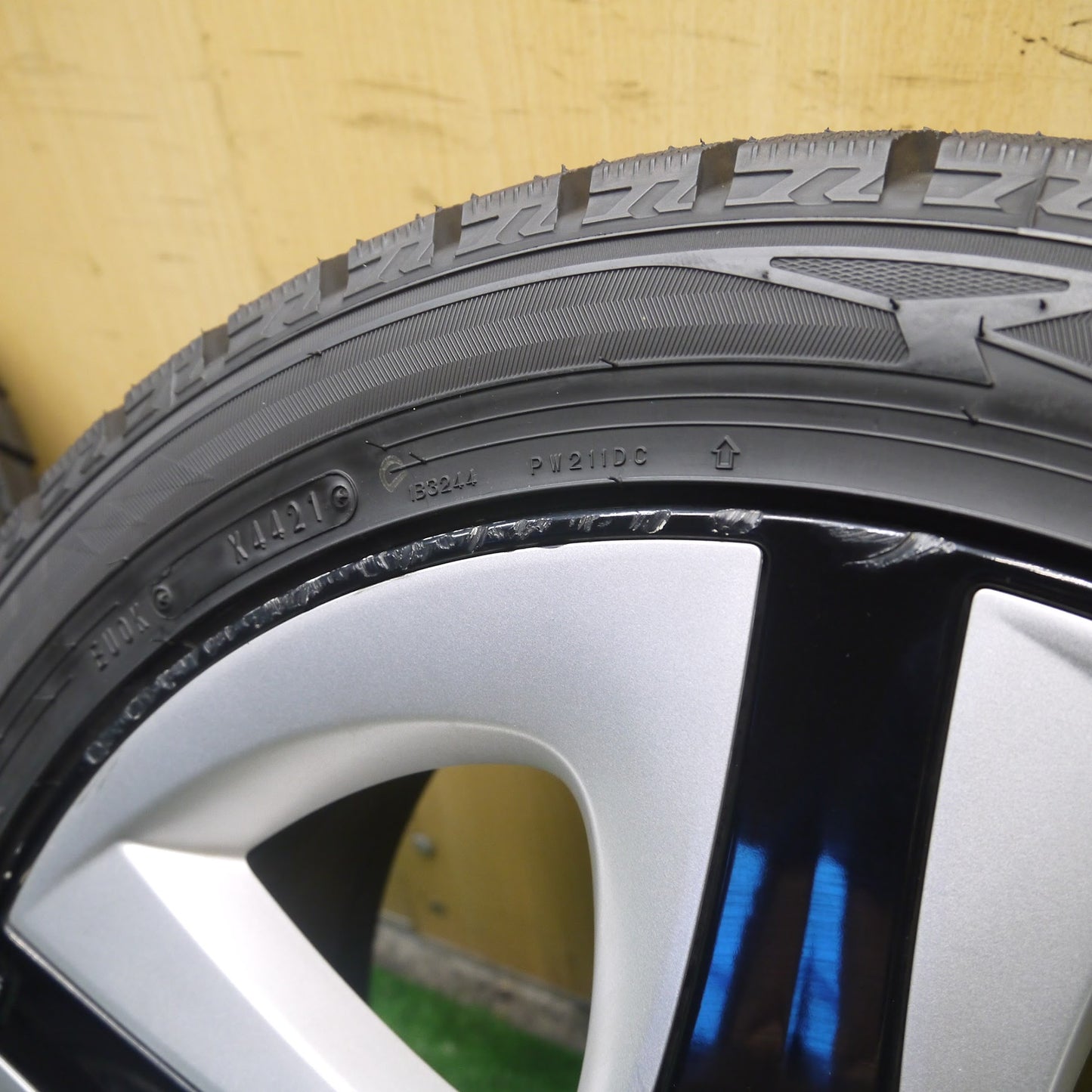 [送料無料]バリ溝！21年！ほぼ10分★トヨタ 50系 プリウス ツーリング 純正 215/45R17 スタッドレス ダンロップ ウインターマックス WM02 PCD100/5H★3080805Hス