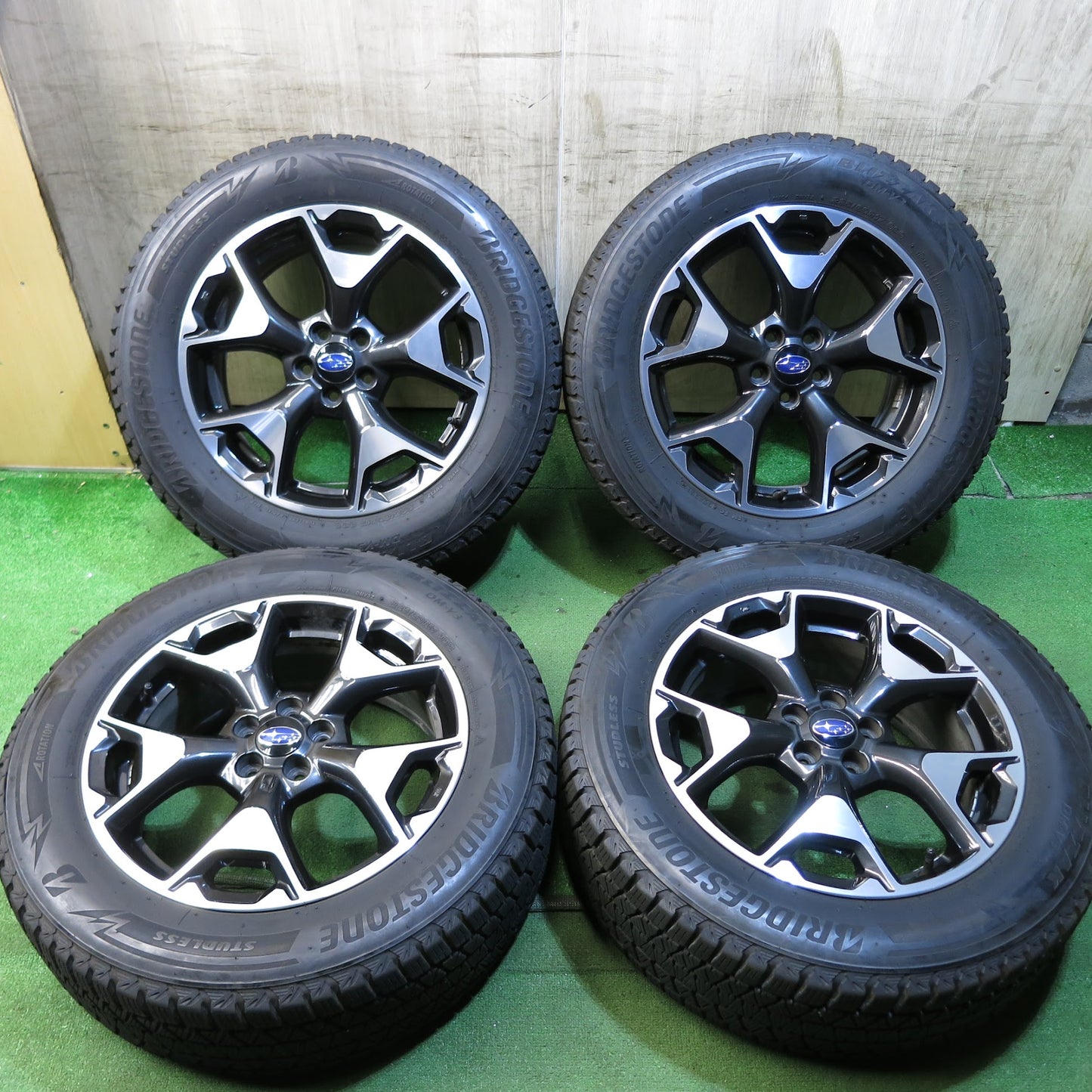 [送料無料]バリ溝！19年！キレイ！9.5分★スバル XV 純正 225/60R17 スタッドレス ブリヂストン ブリザック DM-V3 17インチ PCD100/5H★3051908Hス