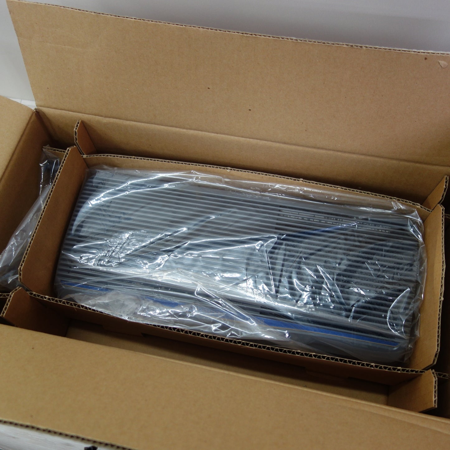 [送料無料] 未使用☆DAIKIN ダイキン 車載用 光クリエール 空気清浄器 ACF12AJ 12V車 専用☆