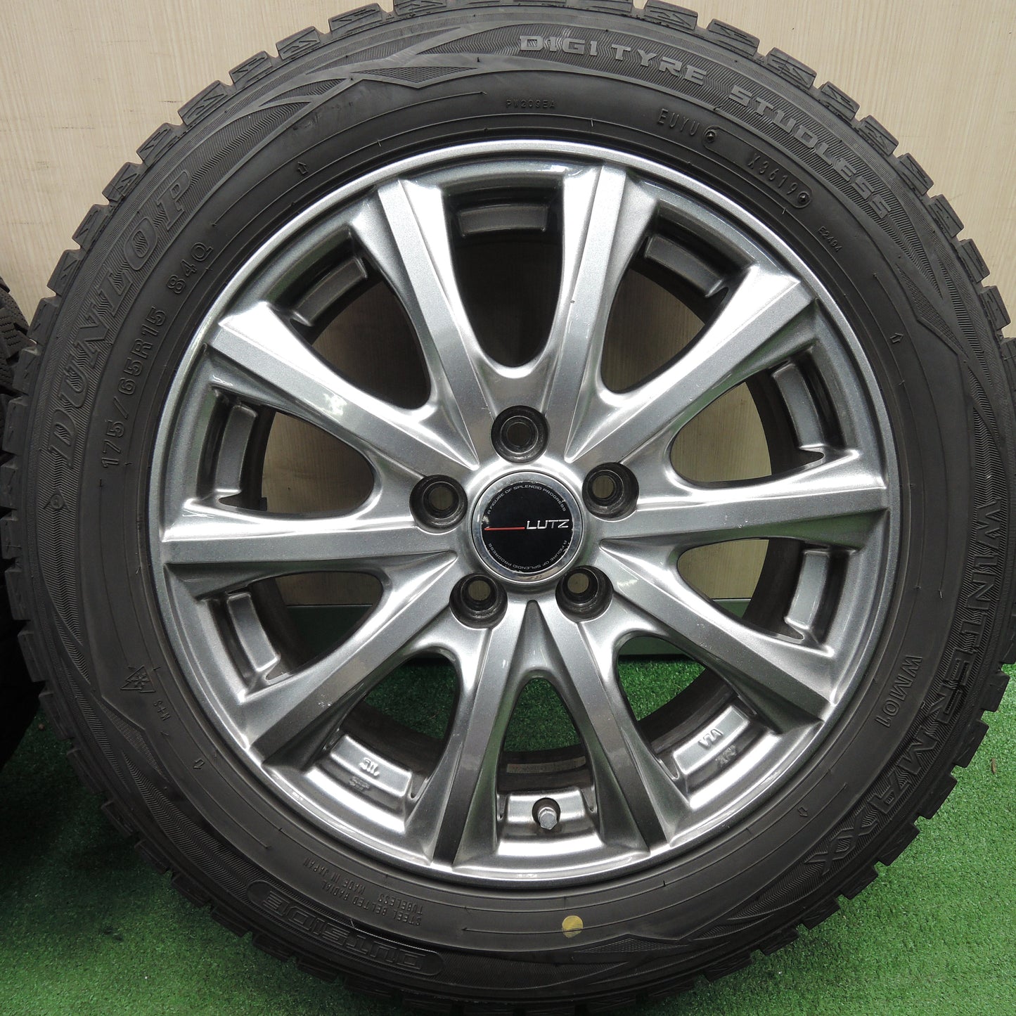 *送料無料*バリ溝！19年！9分★シエンタ ラクティス 等 175/65R15 スタッドレス ダンロップ ウインターマックス WM01 LUTZ PCD100/5H★3121003HAス