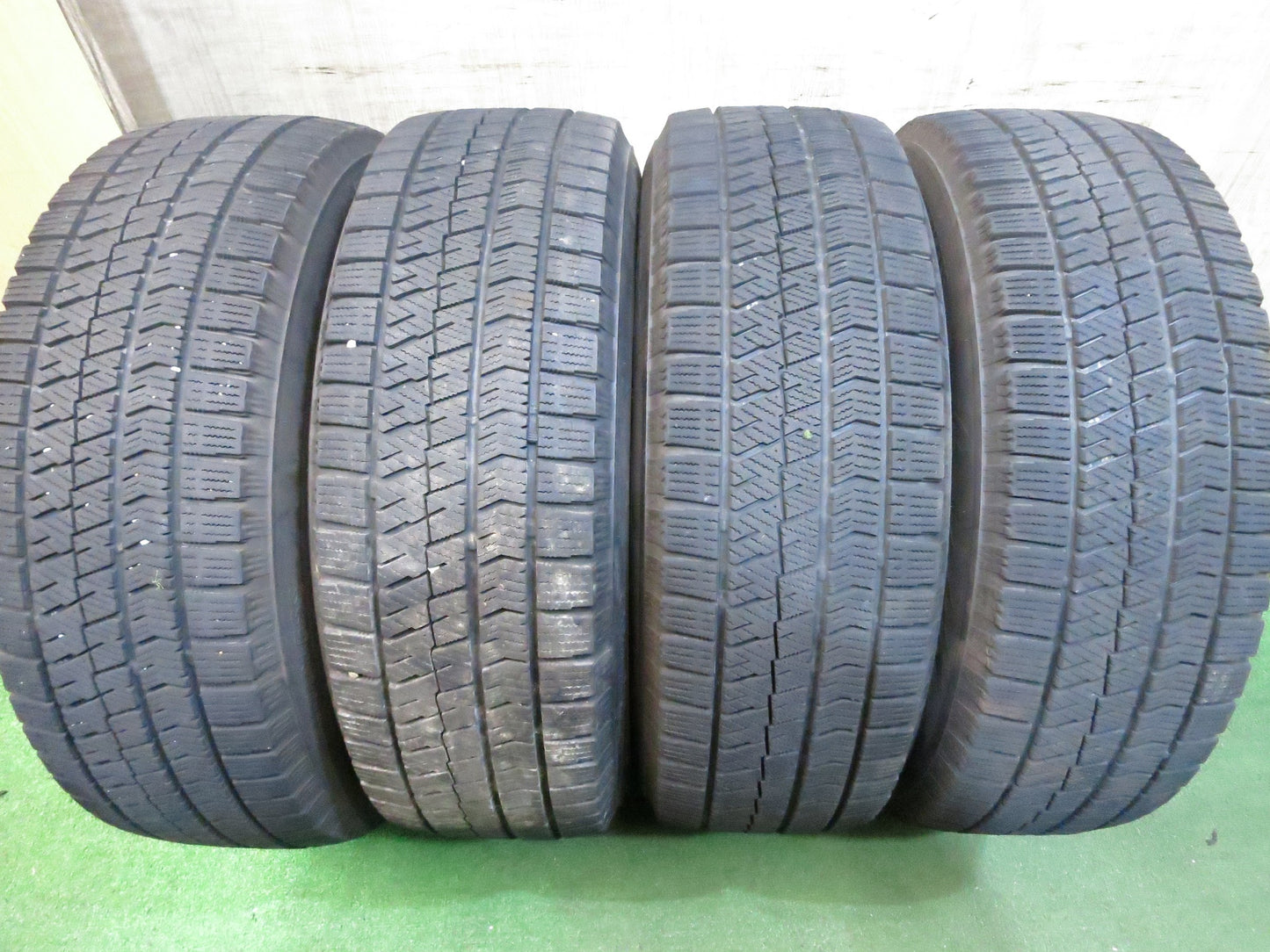 [送料無料]4本価格★EEP ジープ レネゲード 純正 215/65R16 スタッドレス ブリヂストン ブリザック VRX2 16インチ PCD110/5H★3021704Hス