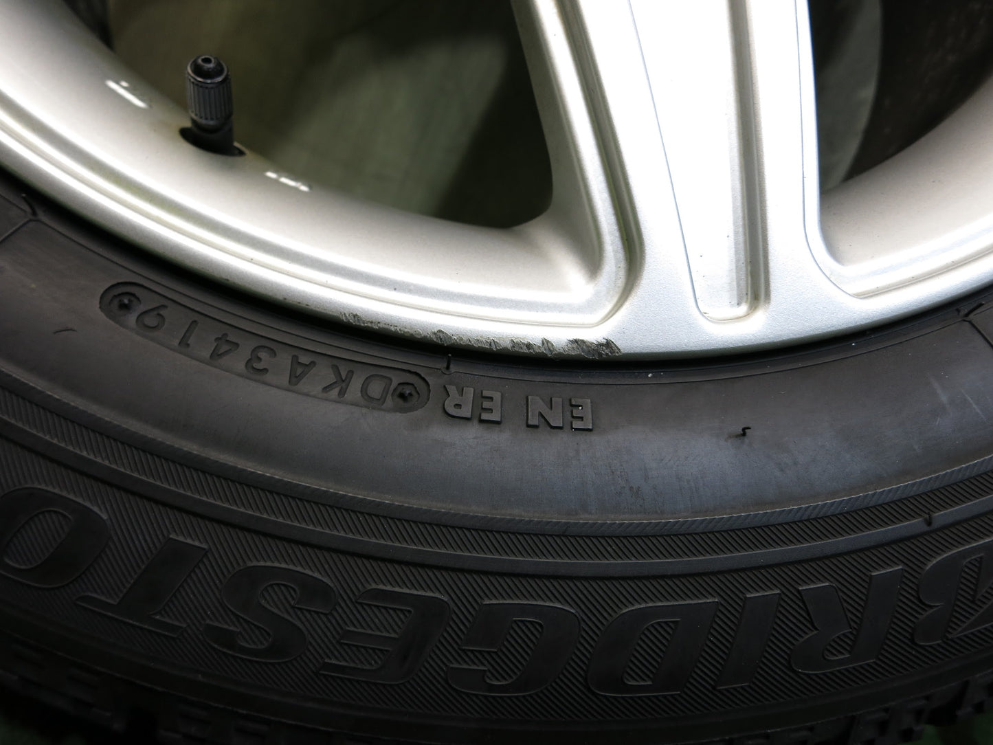 [送料無料]バリ溝！19年！9分★ベンツ 等 AGA 215/60R17 スタッドレス TAS ブリヂストン ブリザック VRX 17インチ PCD112/5H★2102111Hス