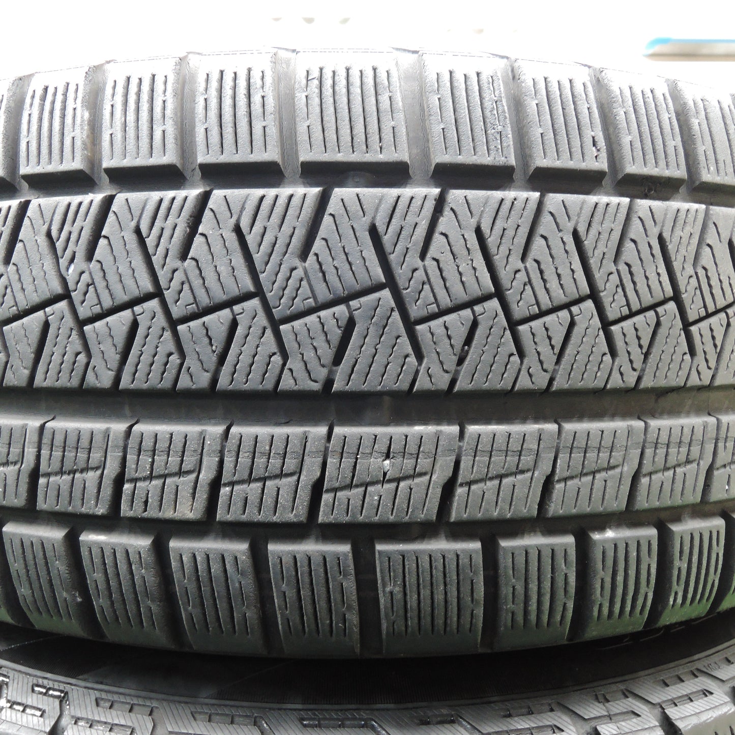 *送料無料*キレイ★ボルボ 等 MAK 205/55R16 スタッドレス ピレリ アイスアシンメトリコ 16インチ PCD108/5H★3122707NJス