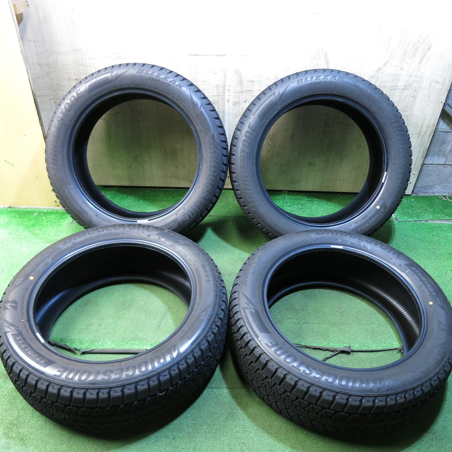 [送料無料]バリ溝！20年！9分★スタッドレス 235/55R20 ブリヂストン ブリザック DM-V3 タイヤ 20インチ レクサス RX ムラーノ 等★3040508Hスタ